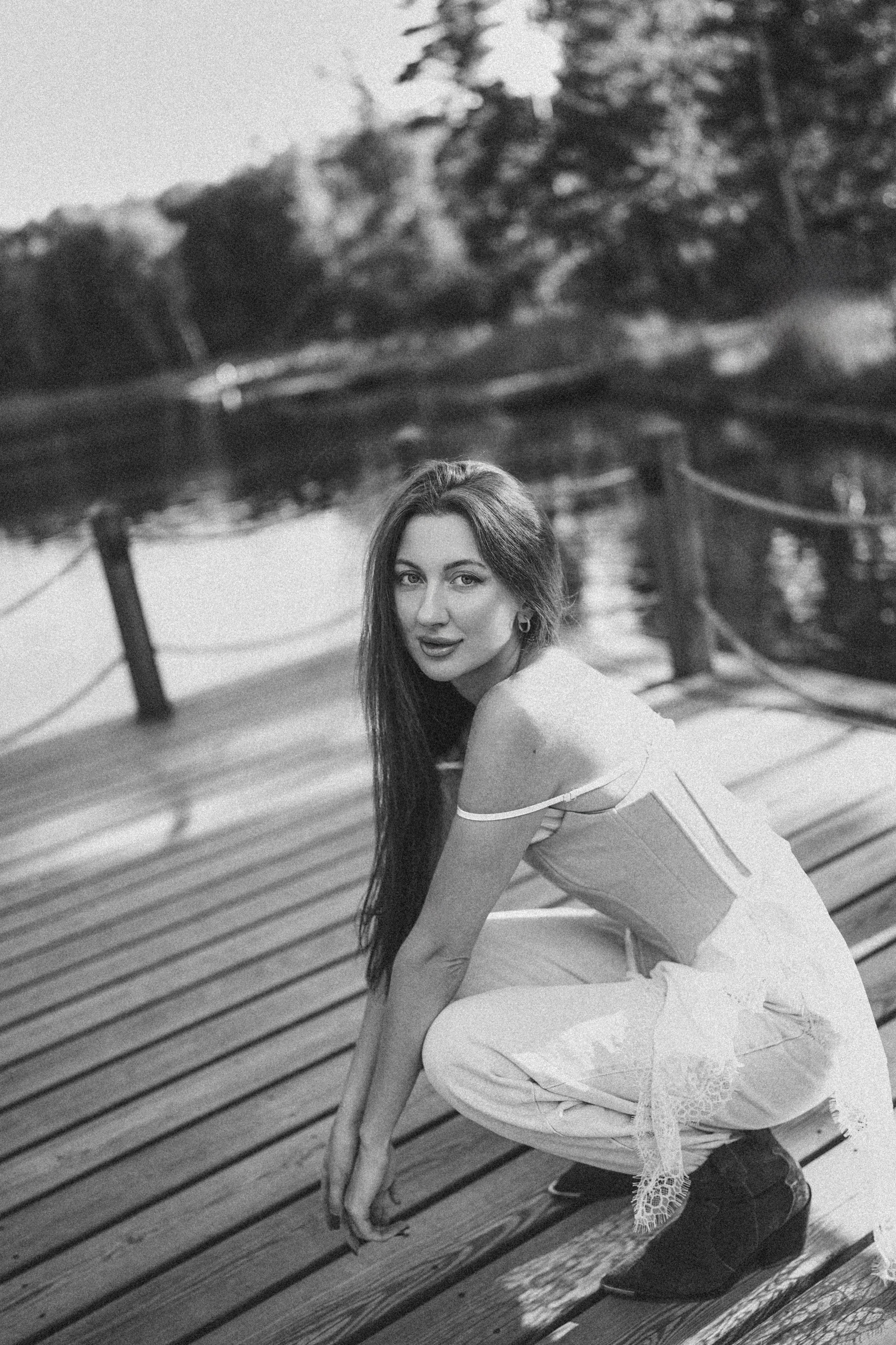 Нежный портрет девушки в солнечном свете, женская фотосессия на закате Москва