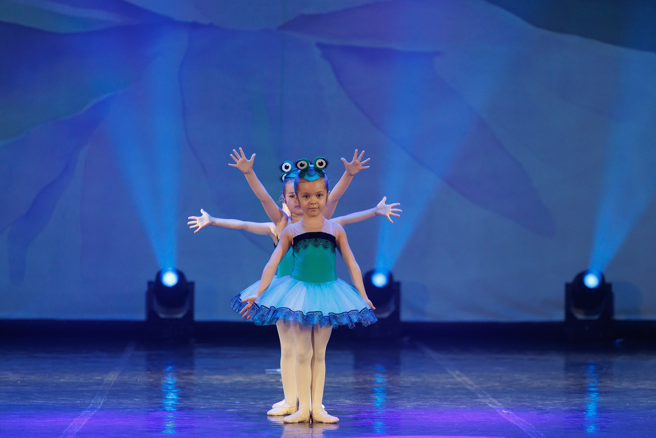 Репортажная фотосъемка отчетного концерта студии танцвев LilBallerine. Профессиональный фотограф в Новосибирске