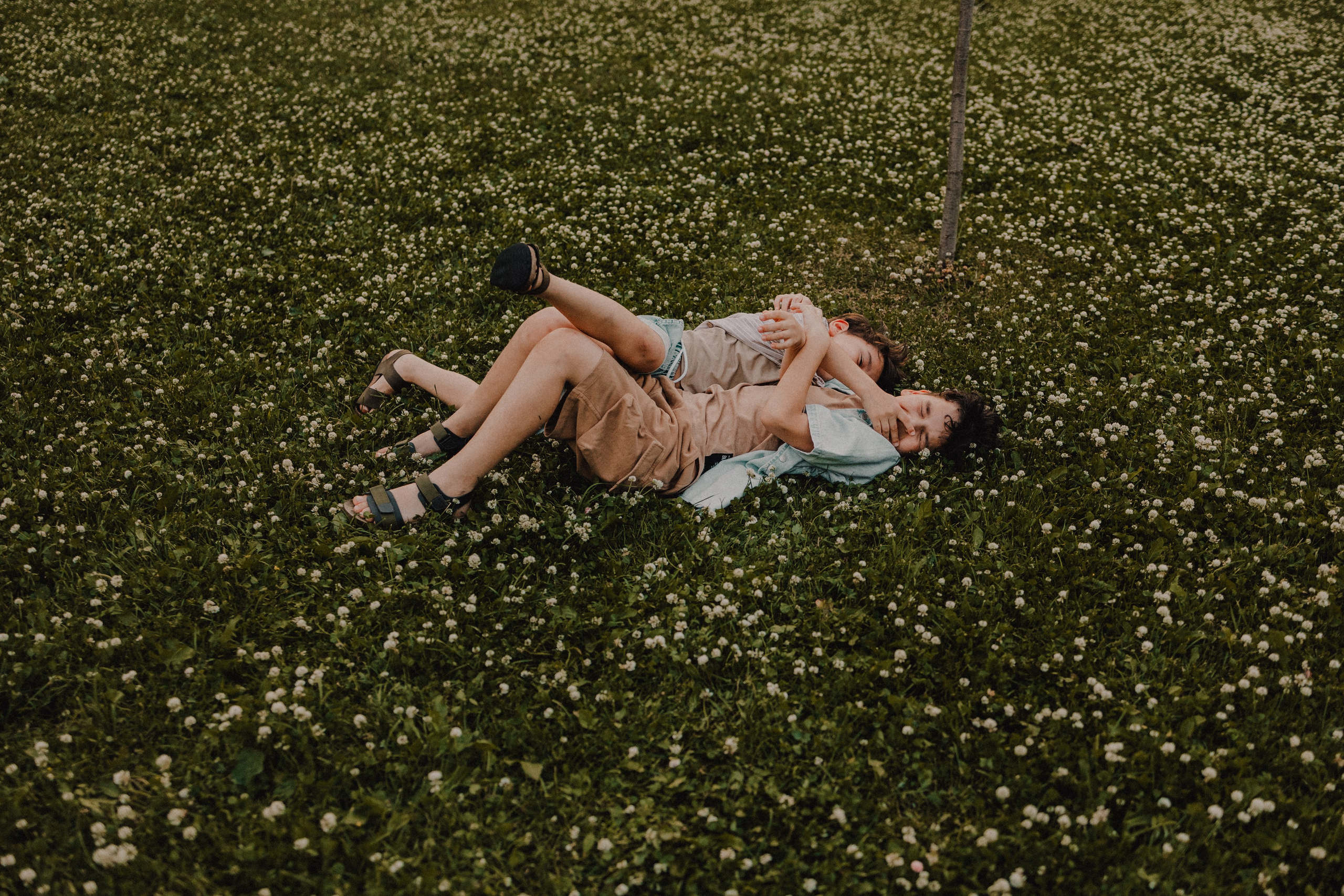 На лужайке. Семейный фотограф Москва