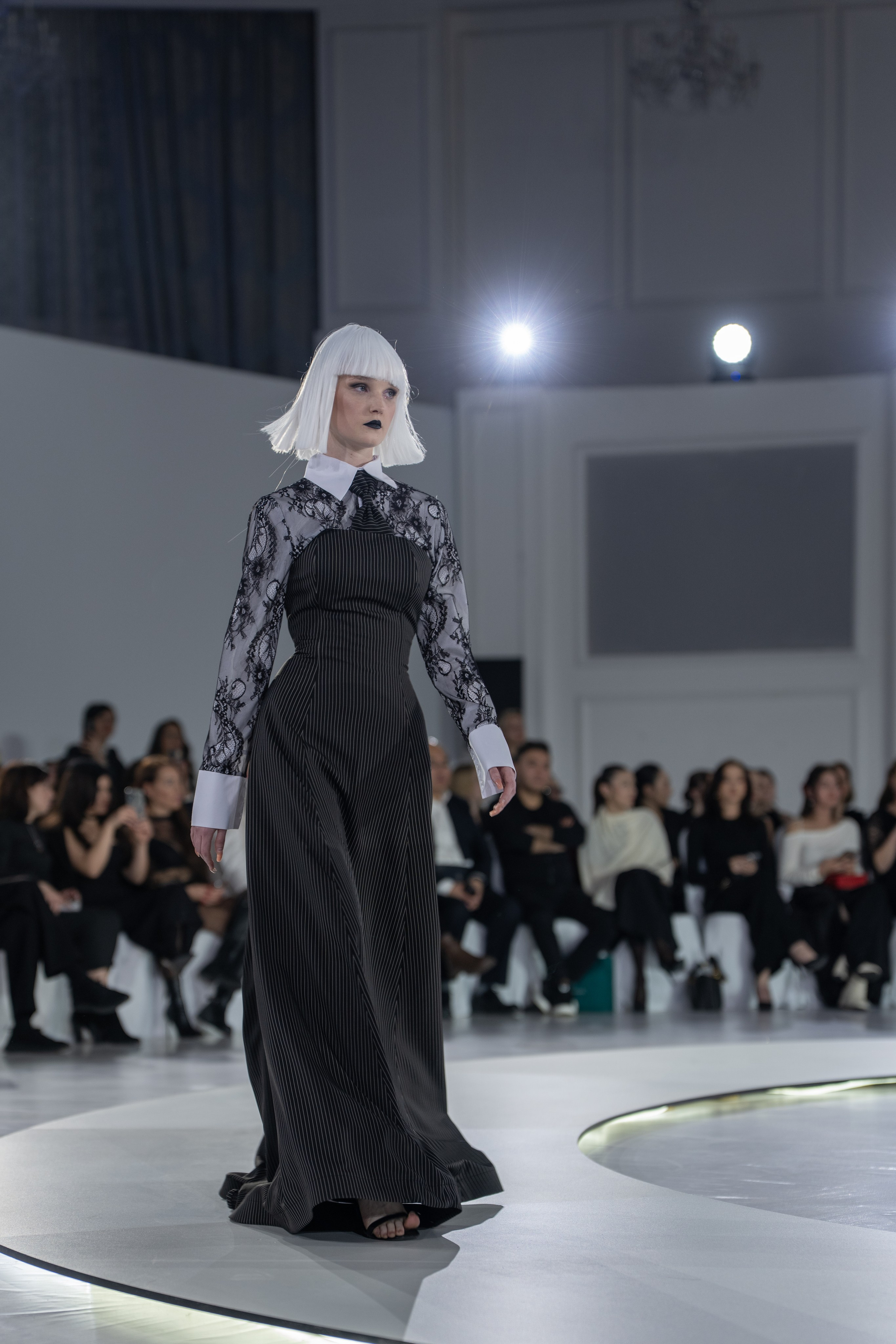 Дизайнер Umed Kuchkaliev. Сайт Алматинского НЮ АРТ, будуар и фэшн фотографа Дениса Карпенко