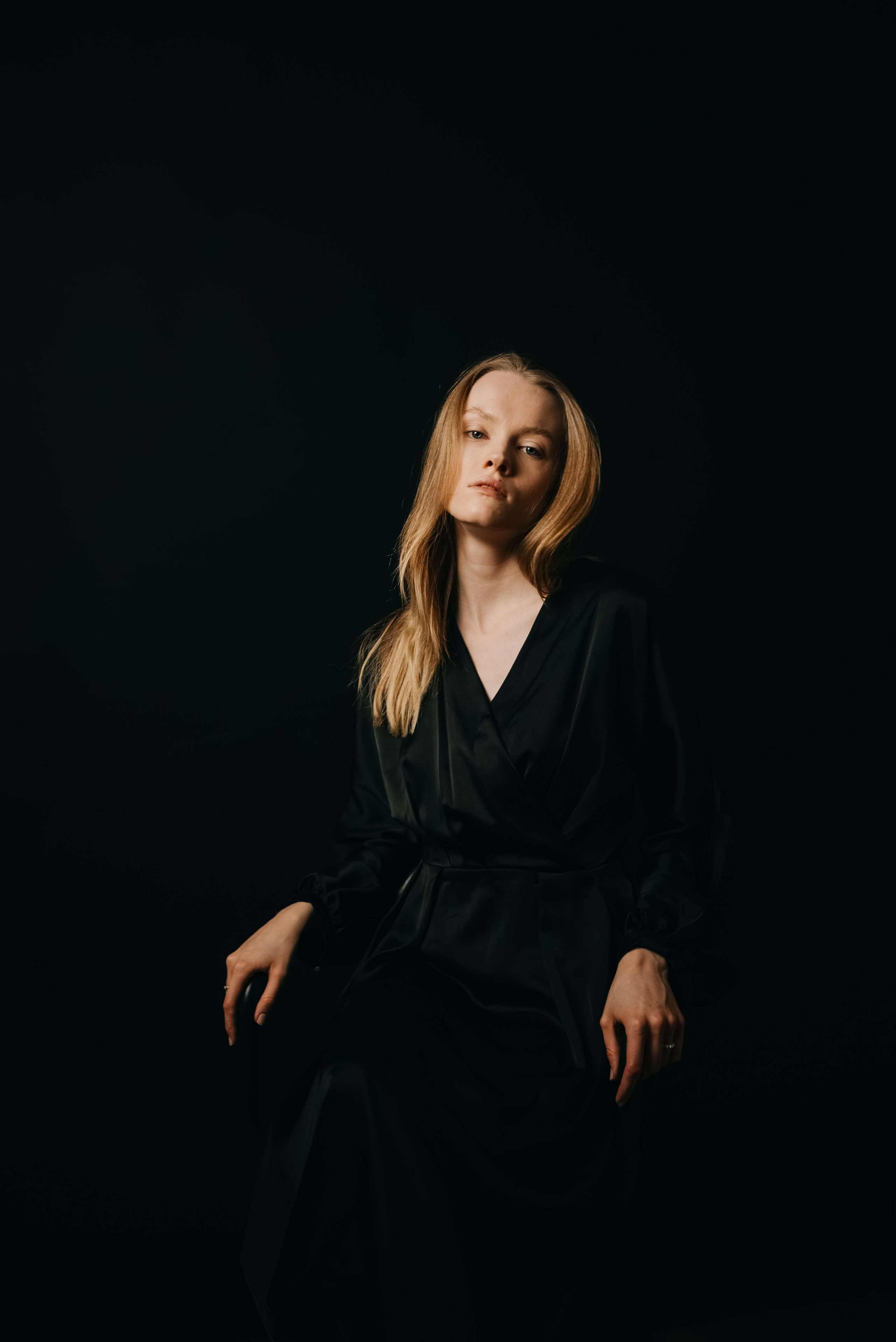 Съемка в темной студии. Портретный и свадебный фотограф в Тбилиси • xeniqo