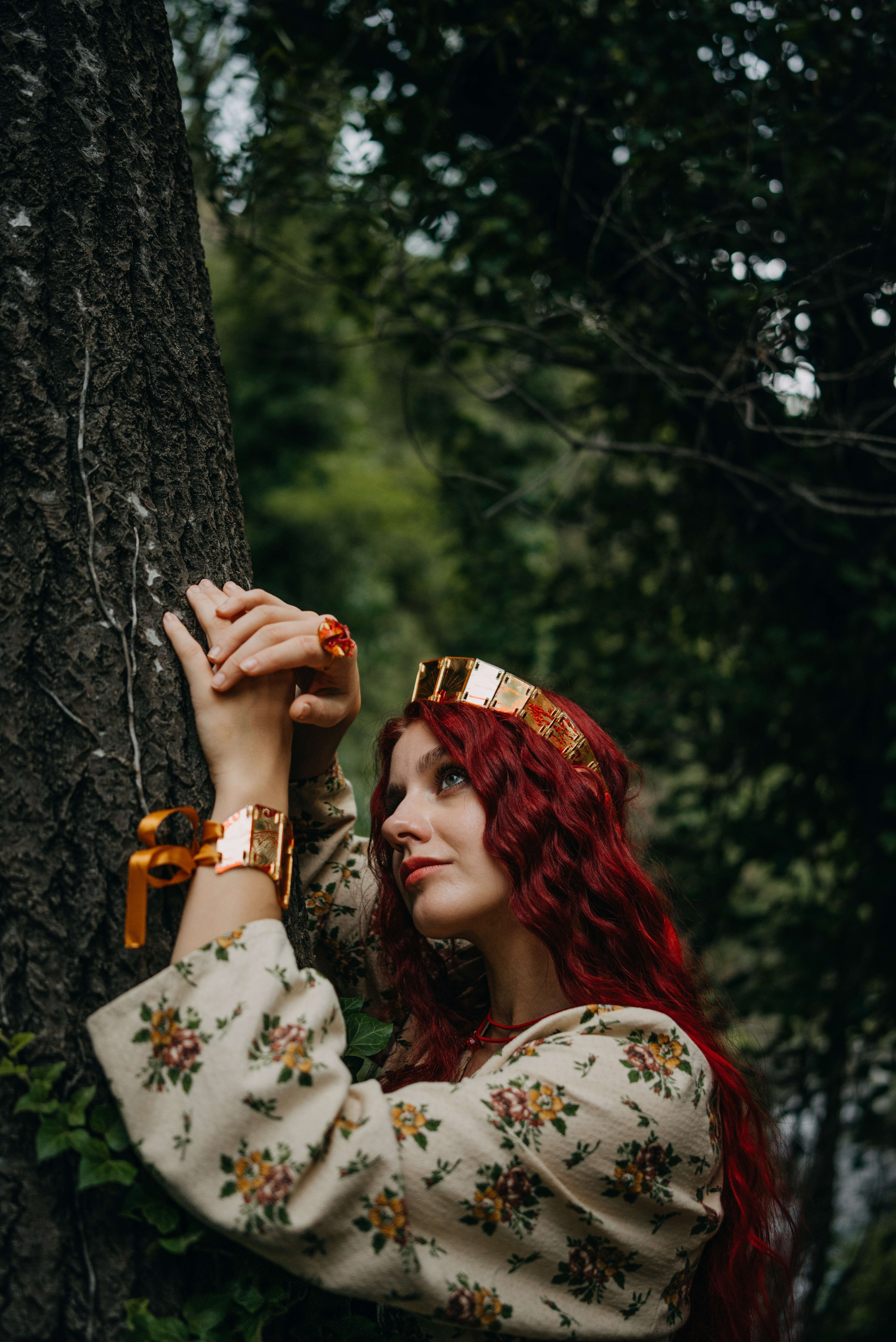 Съемка для бренда славянских украшений в лесу. Портретный и свадебный фотограф в Тбилиси • xeniqo