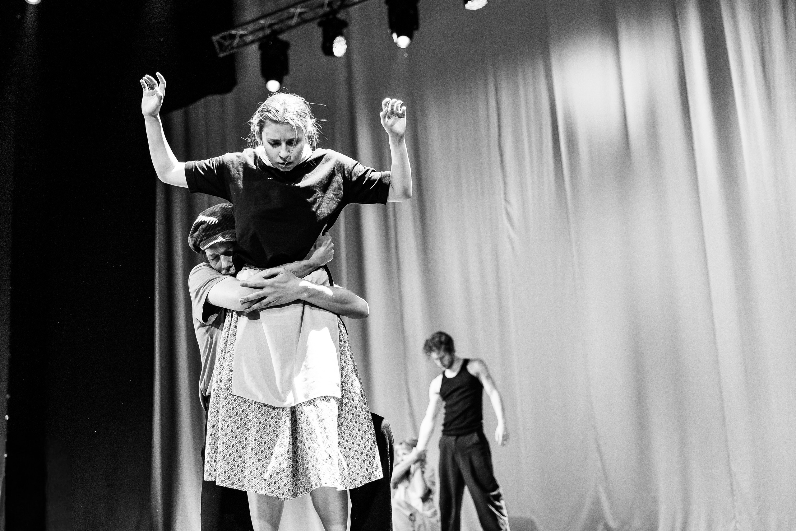 Спектакль Егора Дружинина «Всюду жизнь»