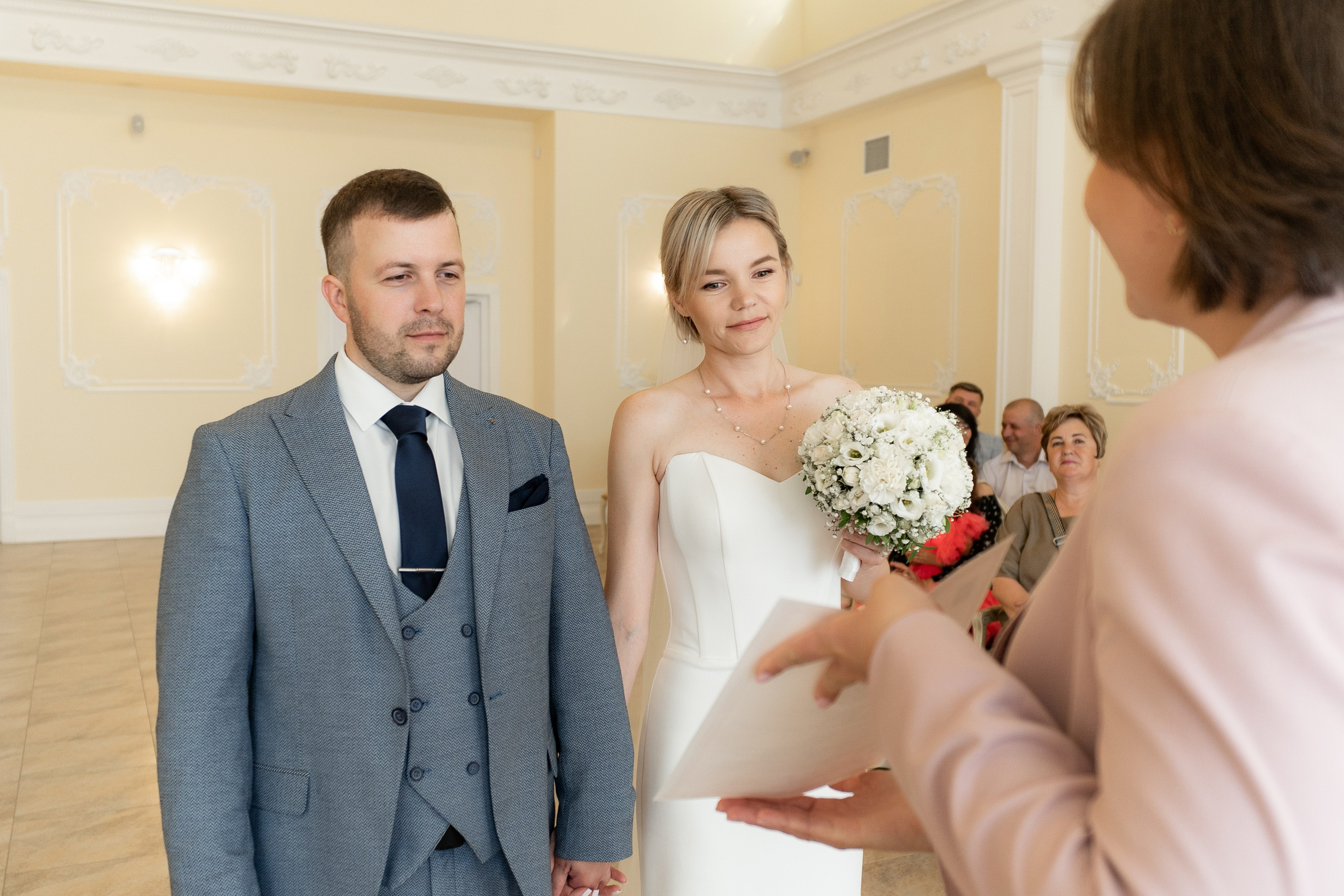 Свадебные фотосессии во дворцах и ЗАГСах Санкт- Петербурга. Свадебный фотограф Александр Невский в Санкт-Петербурге