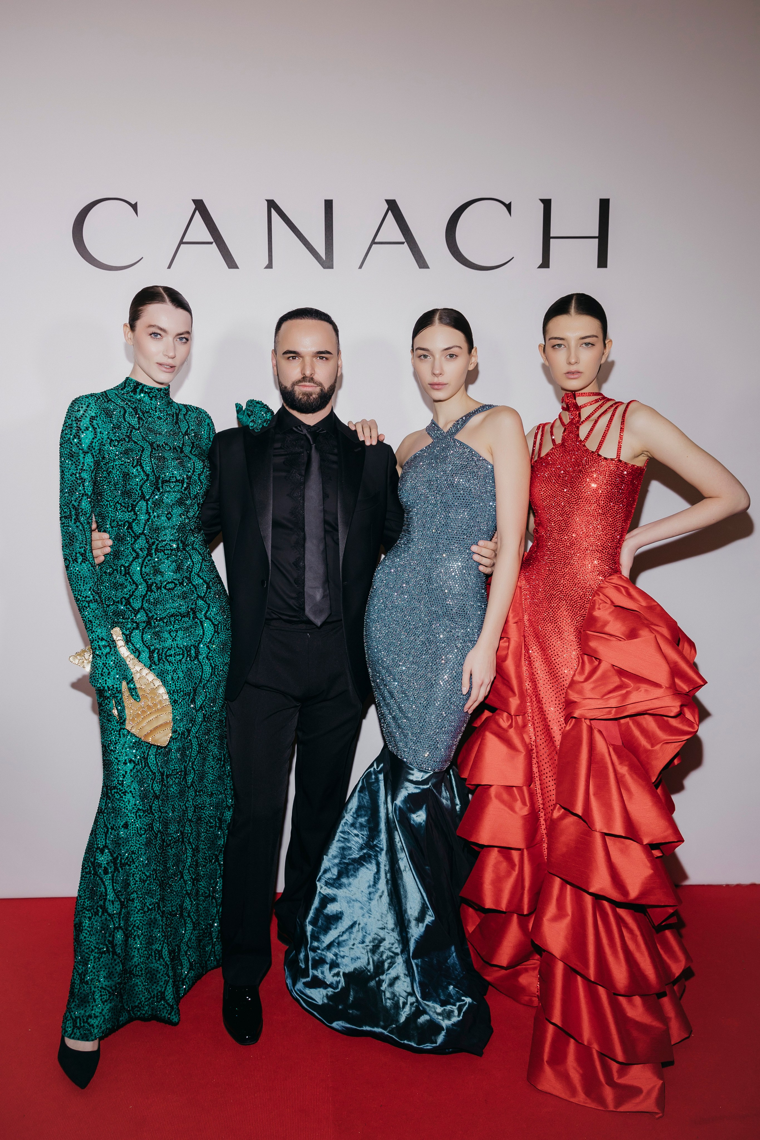 CANACH fashion show by Artashes Oganian, GUM, Moscow. «Птичка на проводе»: информационный портал в Москве