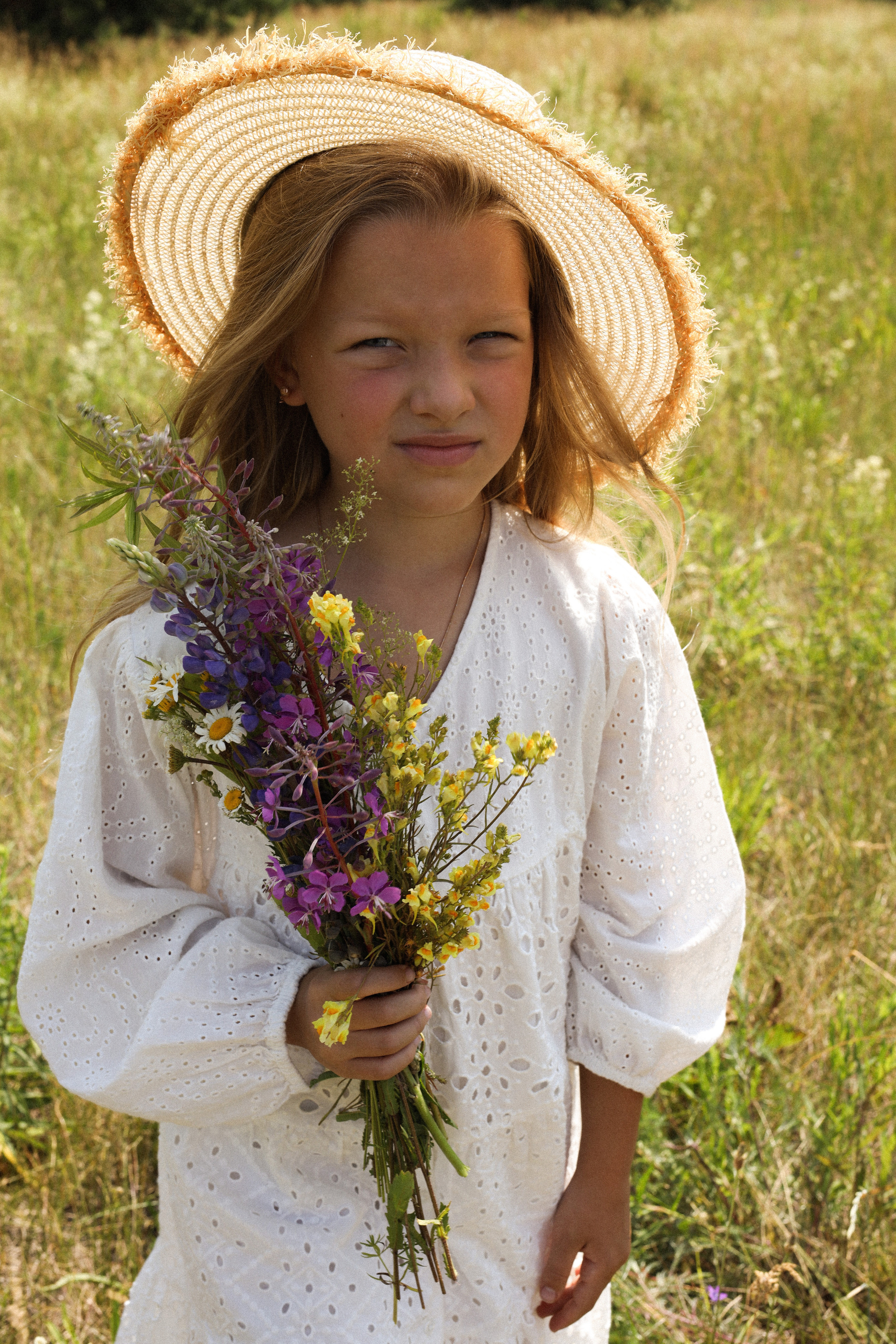 Даша и дочки в поле 🌾. Фотограф Нижний Новгород Юлия Болдырева