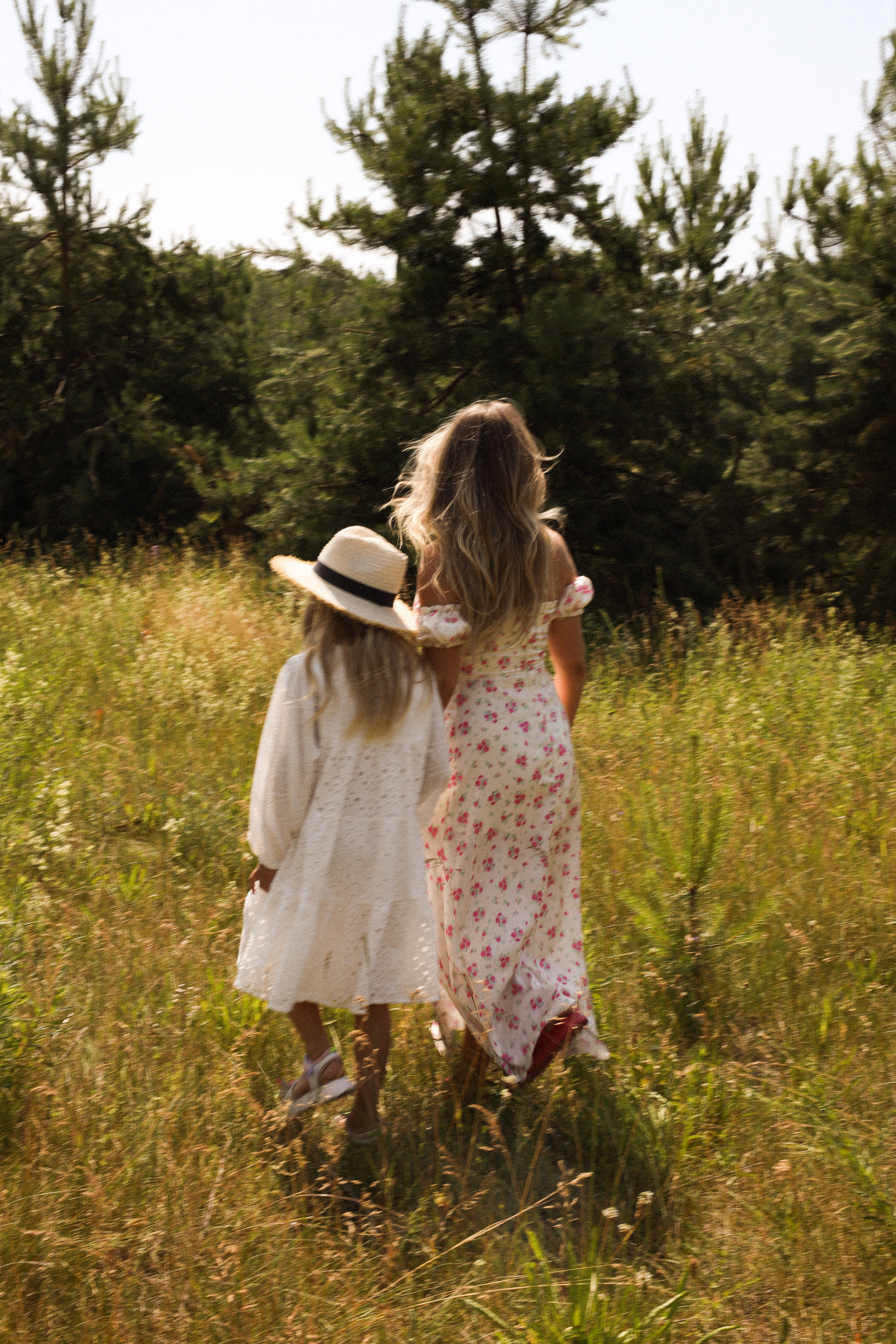 Даша и дочки в поле 🌾. Фотограф Нижний Новгород Юлия Болдырева