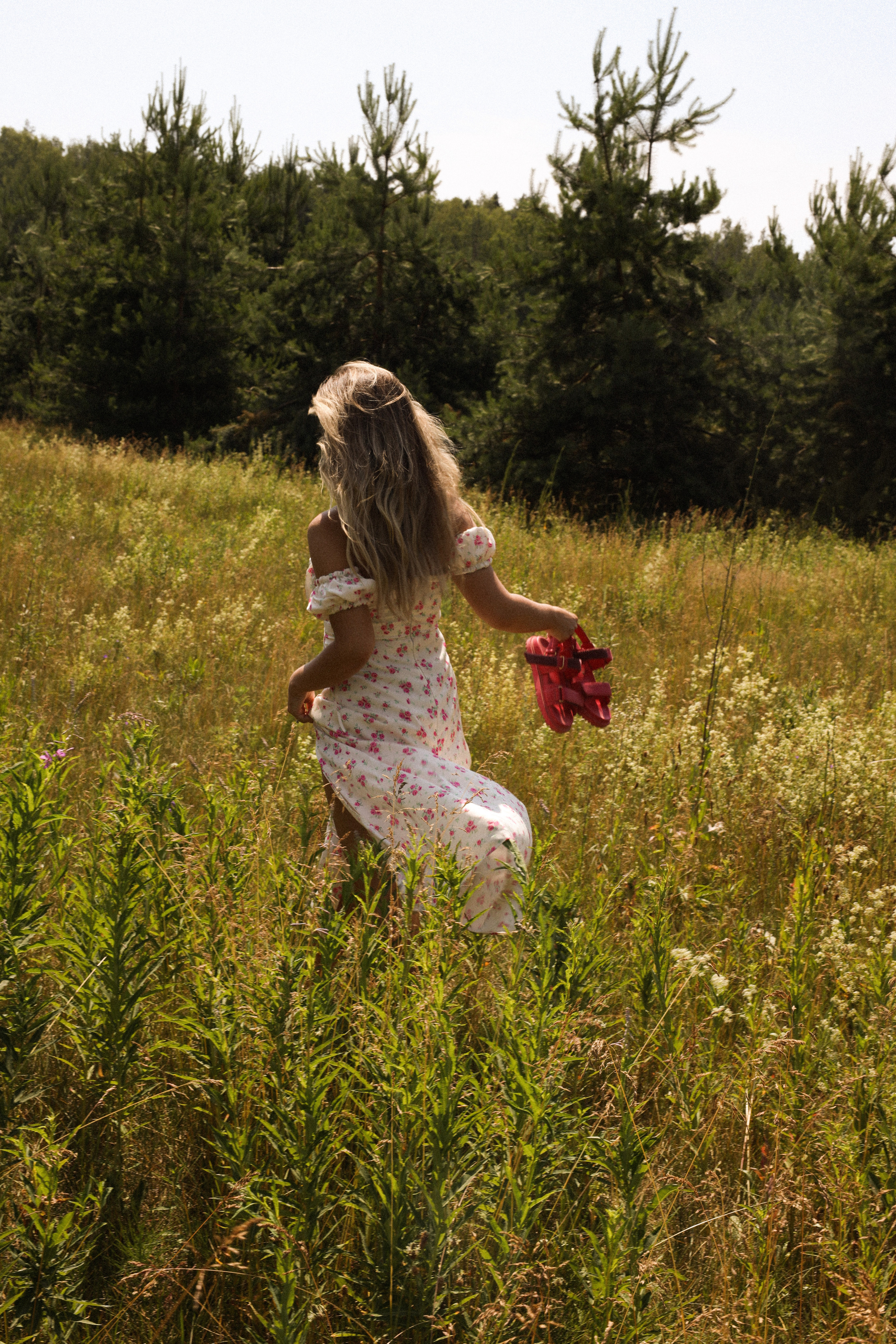 Даша и дочки в поле 🌾. Фотограф Нижний Новгород Юлия Болдырева