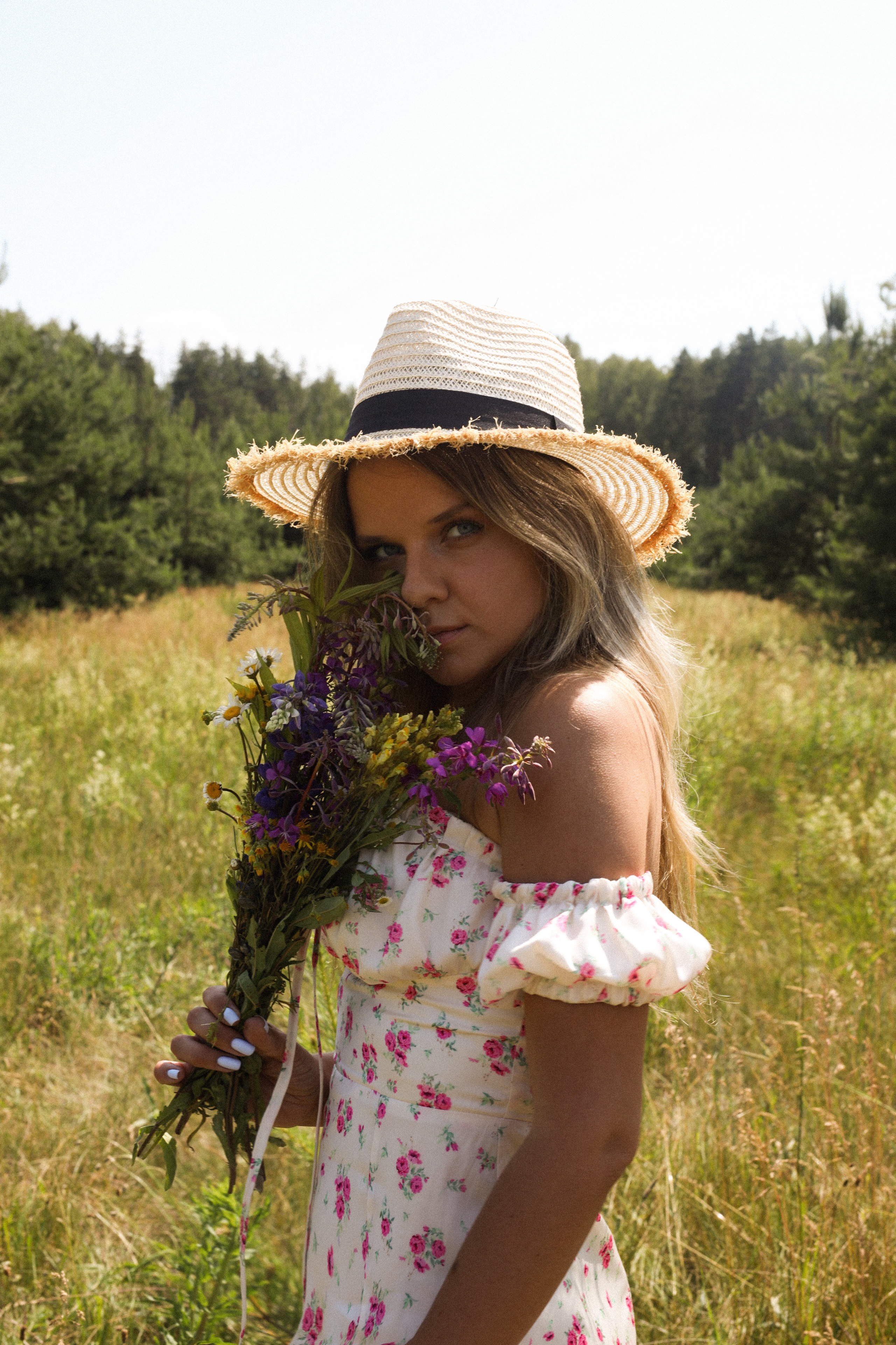 Даша и дочки в поле 🌾. Фотограф Нижний Новгород Юлия Болдырева