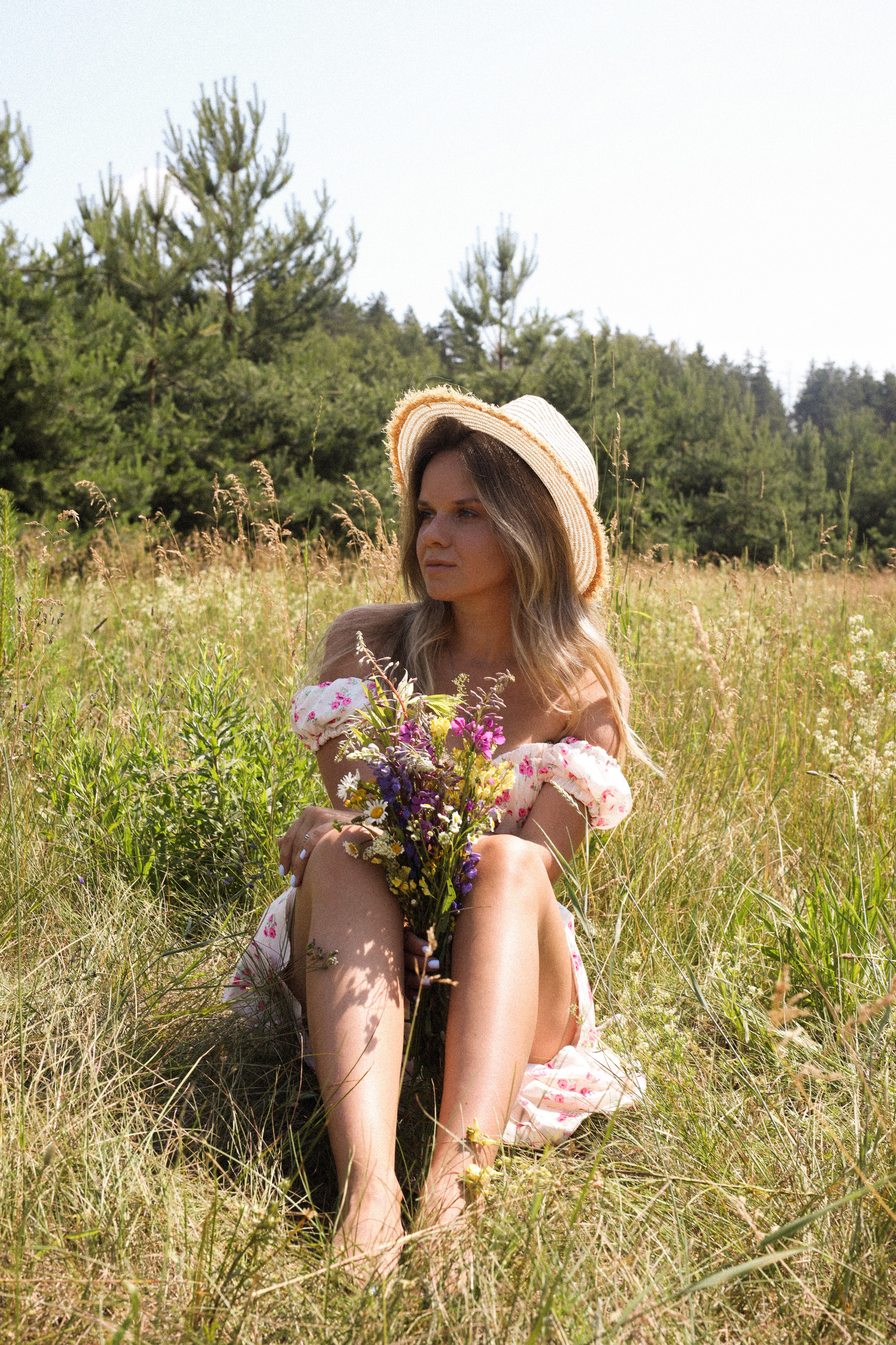 Даша и дочки в поле 🌾. Фотограф Нижний Новгород Юлия Болдырева