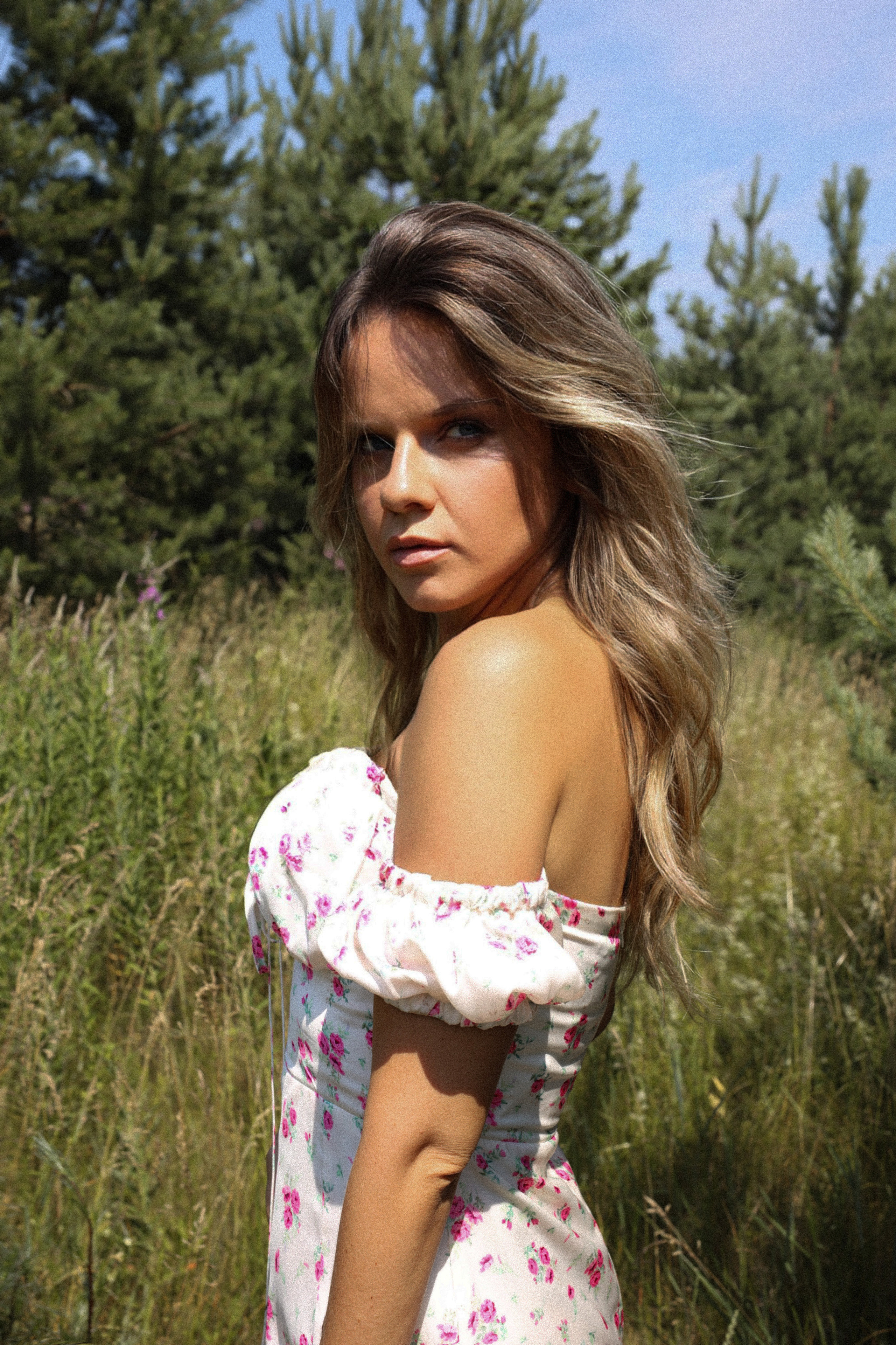 Даша и дочки в поле 🌾. Фотограф Нижний Новгород Юлия Болдырева