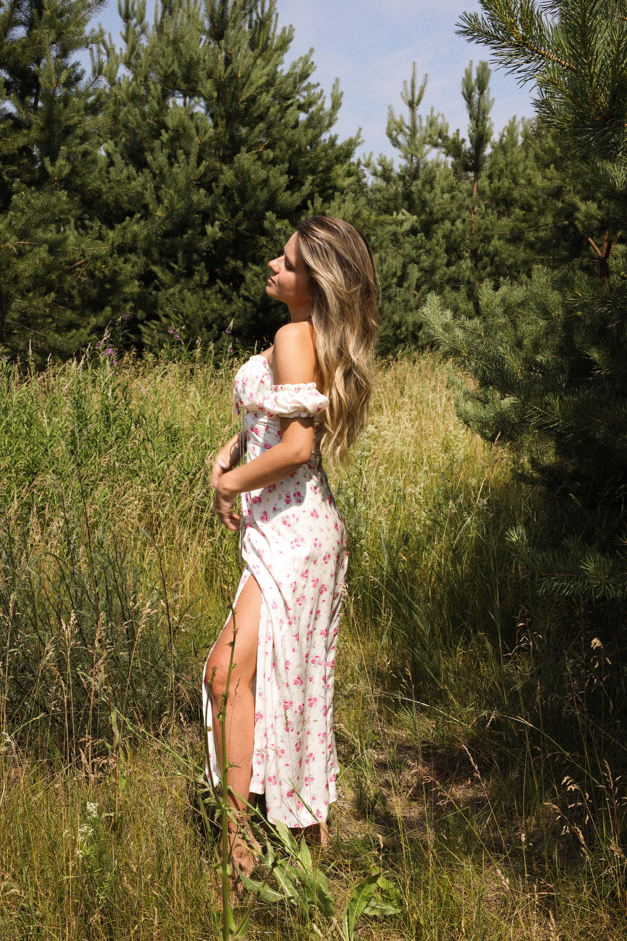 Даша и дочки в поле 🌾. Фотограф Нижний Новгород Юлия Болдырева