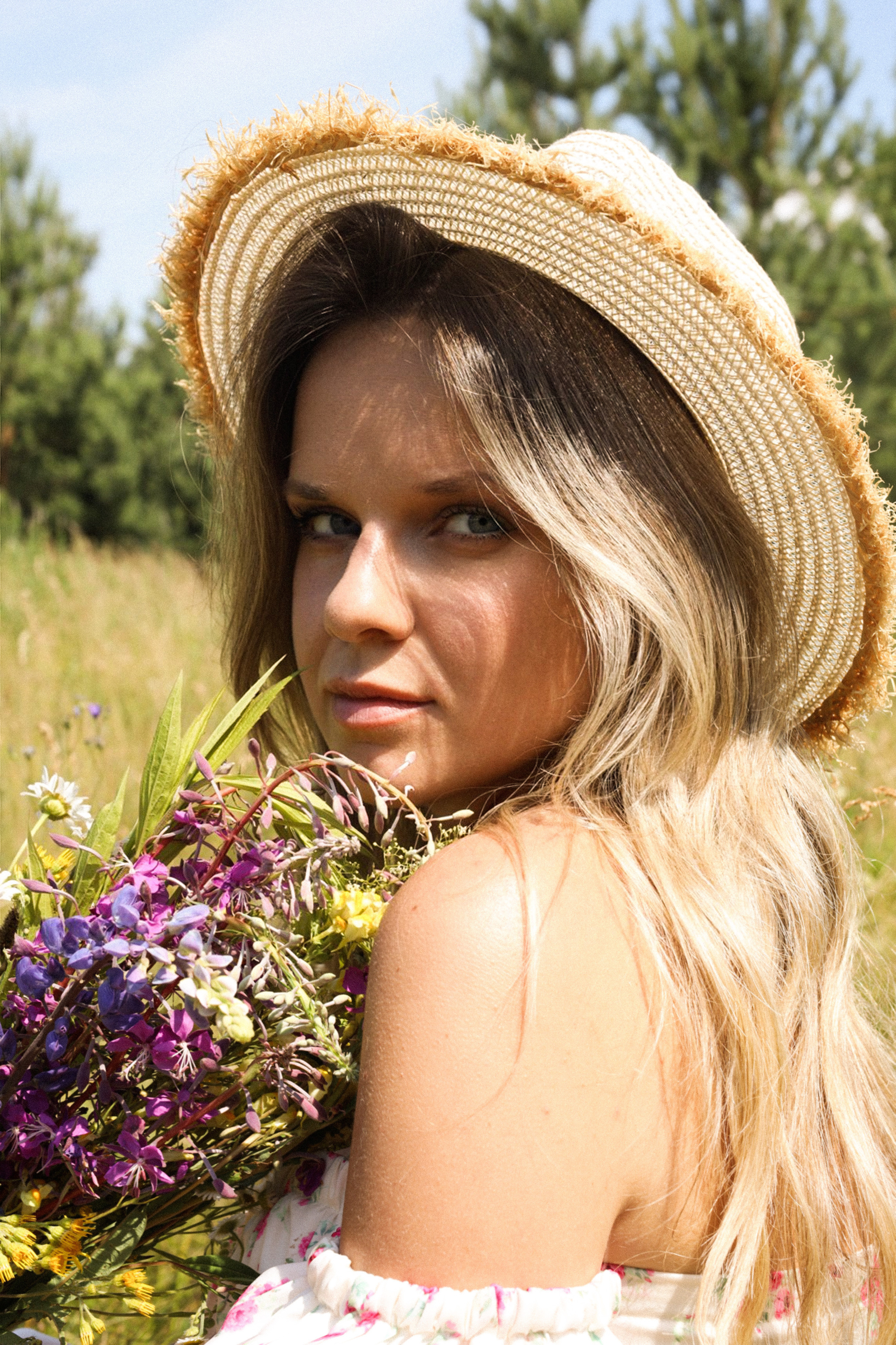 Даша и дочки в поле 🌾. Фотограф Нижний Новгород Юлия Болдырева