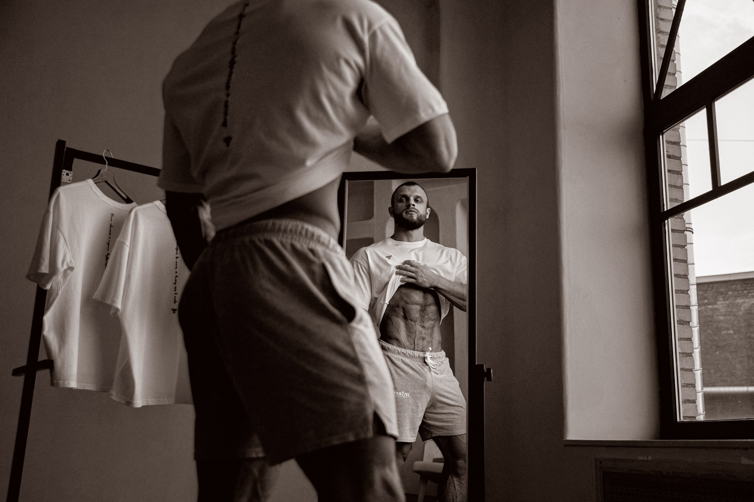 Фотосессия мужской одежды для марктплейсов. Фотограф женский и мужской портрет Санкт-Петербург