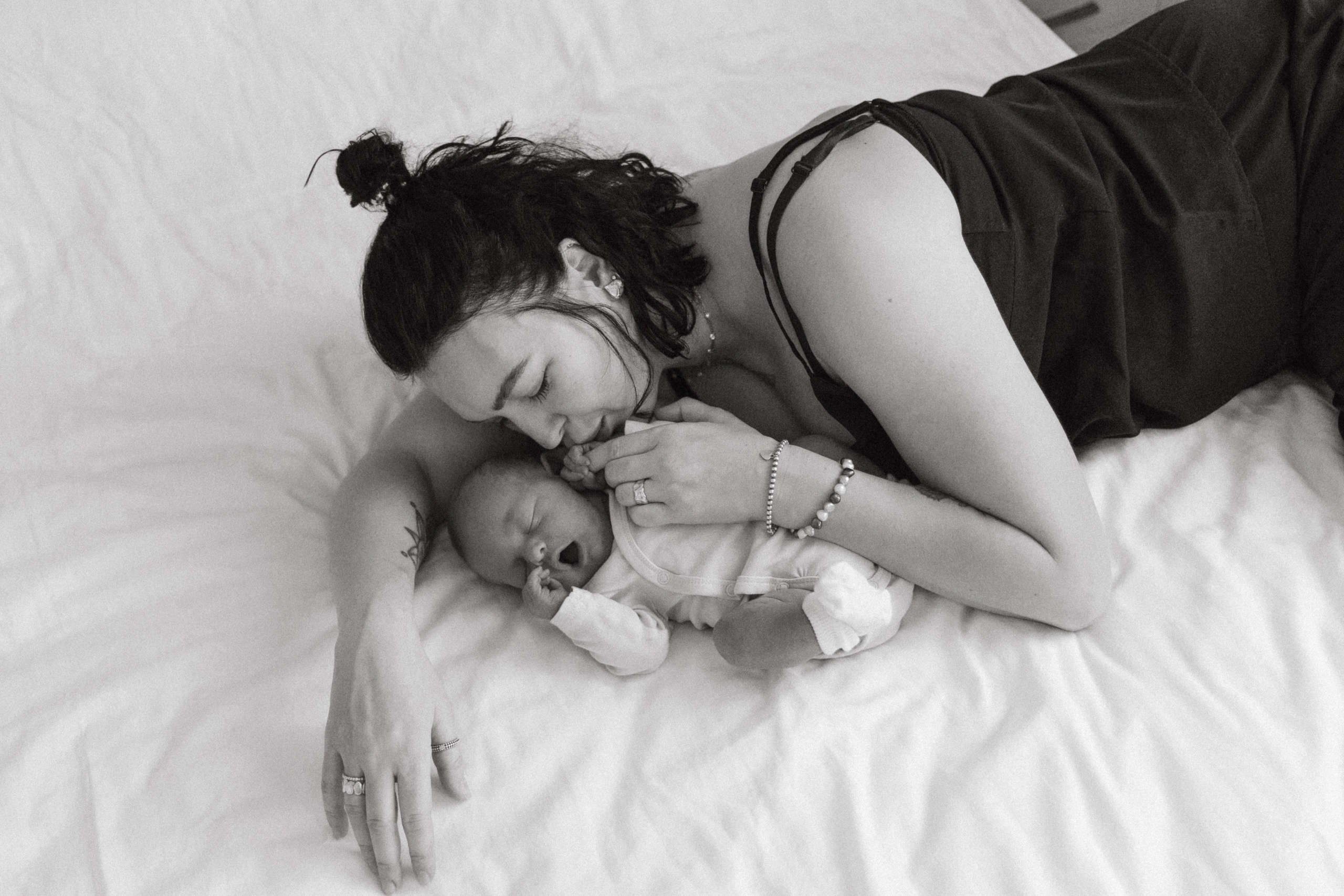 Контакты. Фотослужба «Малютка» в Наро-Фоминском перинатальном центре — сохраняем главные мгновения семьи и создаём премиальные фотокниги