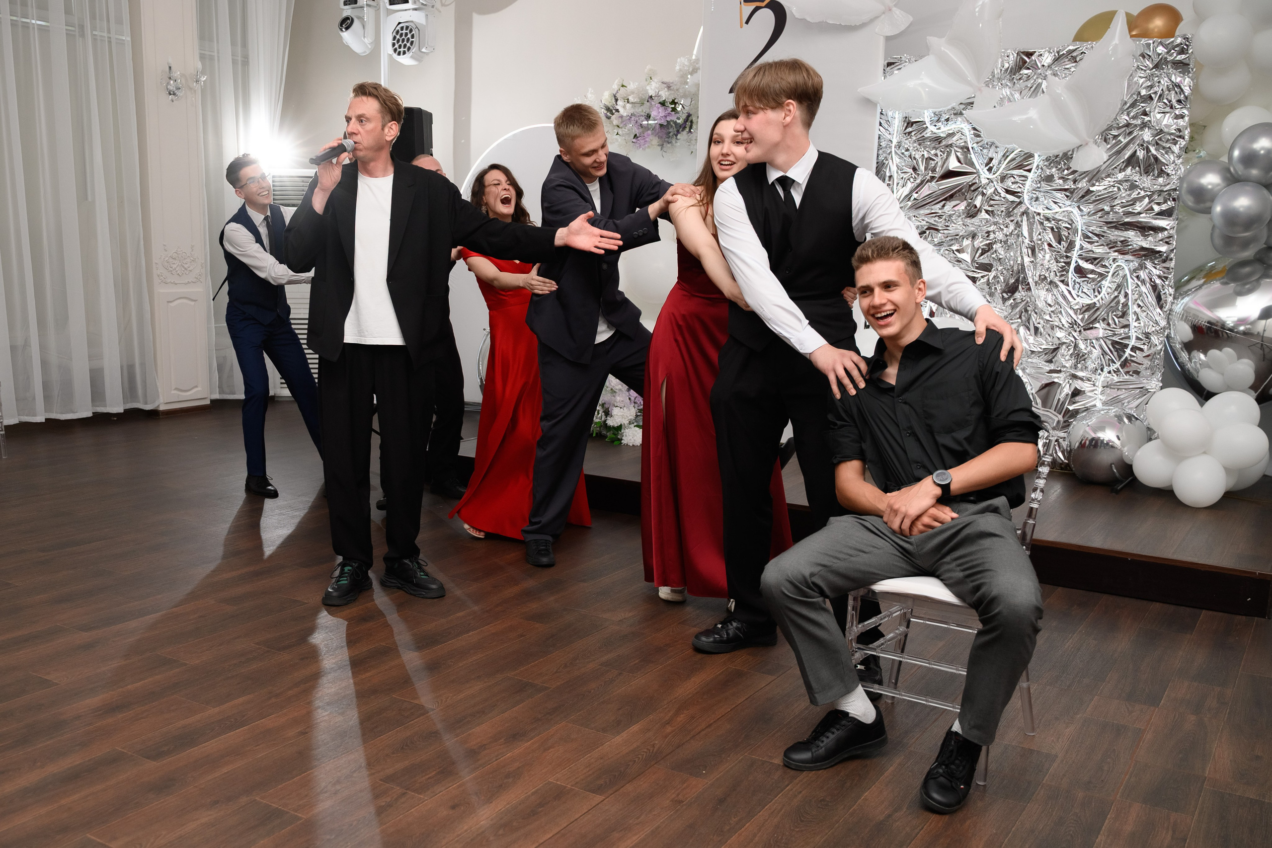 Фотограф на выпускной. Фотосъёмка для школьников и студентов в Санкт-Петербурге. Фотограф Алексей Лукин. Свадьба, мероприятие, корпоратив, юбилей, фотосессия, портрет. Фотосъёмка в Санкт-Петербурге. Ретушь фотографий