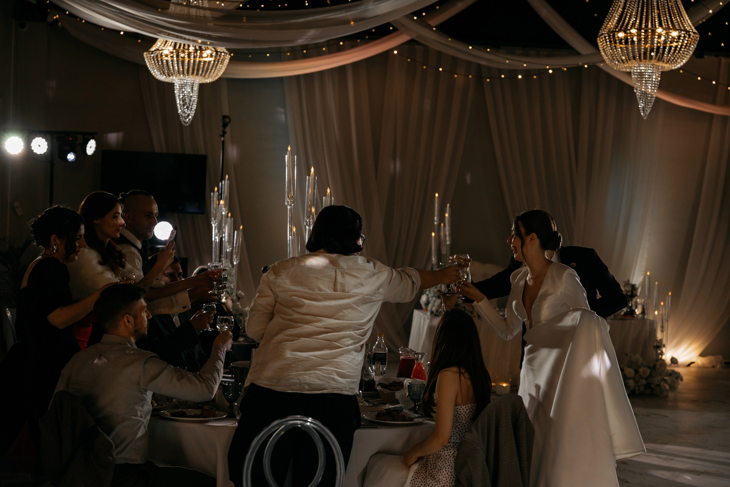 Свадебная фотосессия банкета. Свадебный и Семейный Фотограф в Гатчине и Санкт-Петербурге Виктория