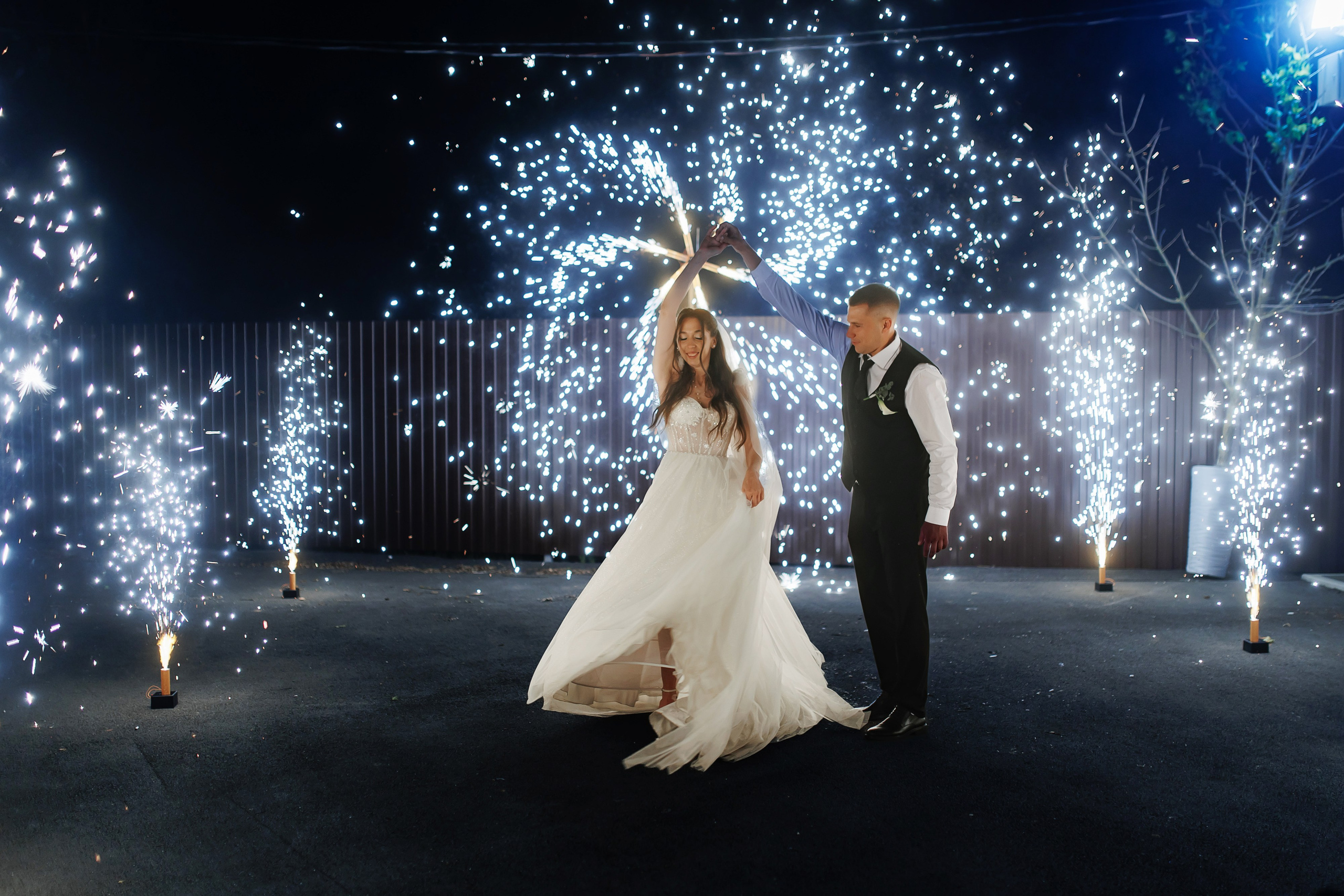 Июньская свадебная фотосессия в г. Лабинск и банкет в ресторане «Гости». Дмитрий Шевченко свадебное фото в г. Краснодар — Армавир — Лабинск