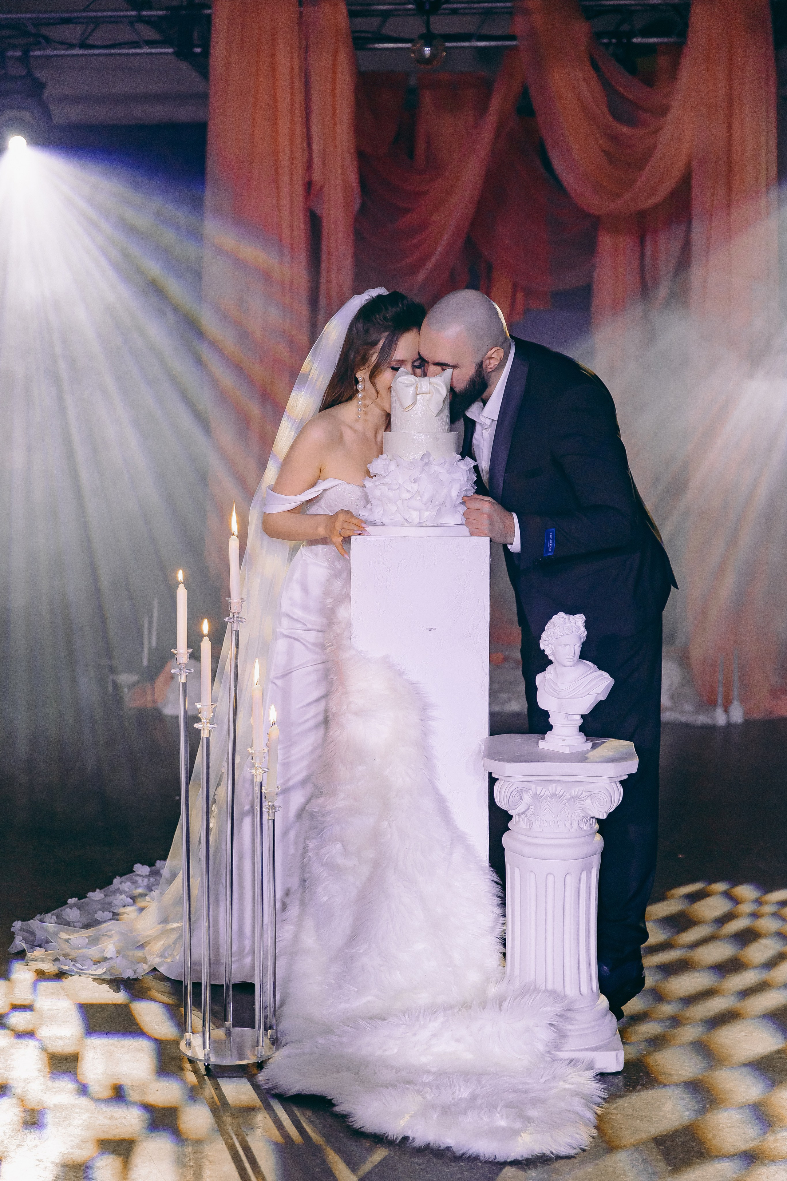 История торта Олеси и Владимира. Свадебный и семейный фотограф в Рязани Саша Крутых