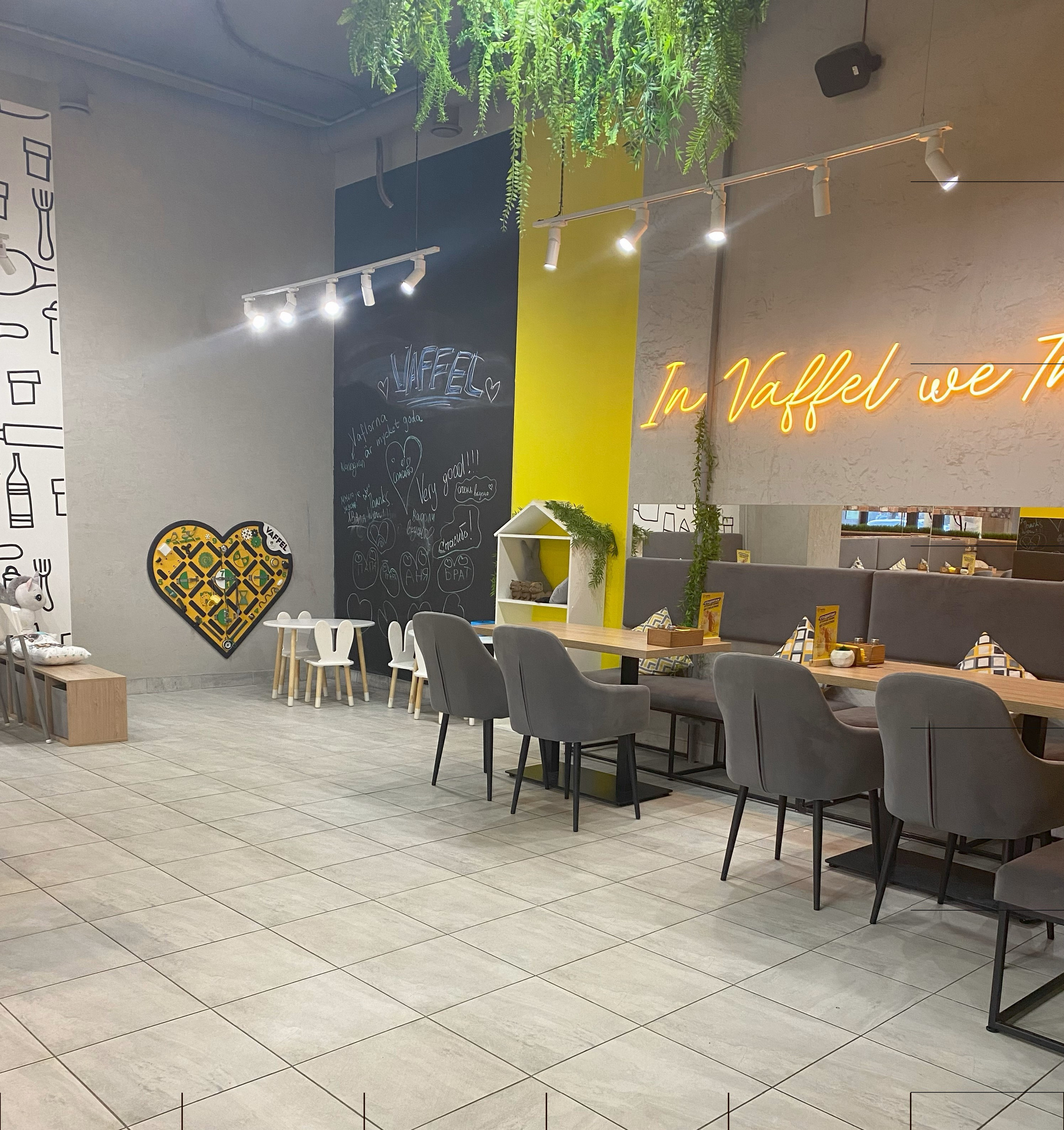 Кафе «Vaffel» г. Калининград (сеть по России). Батракова Наталья дизайнер интерьеров Санкт-Петербург Москва Архангель