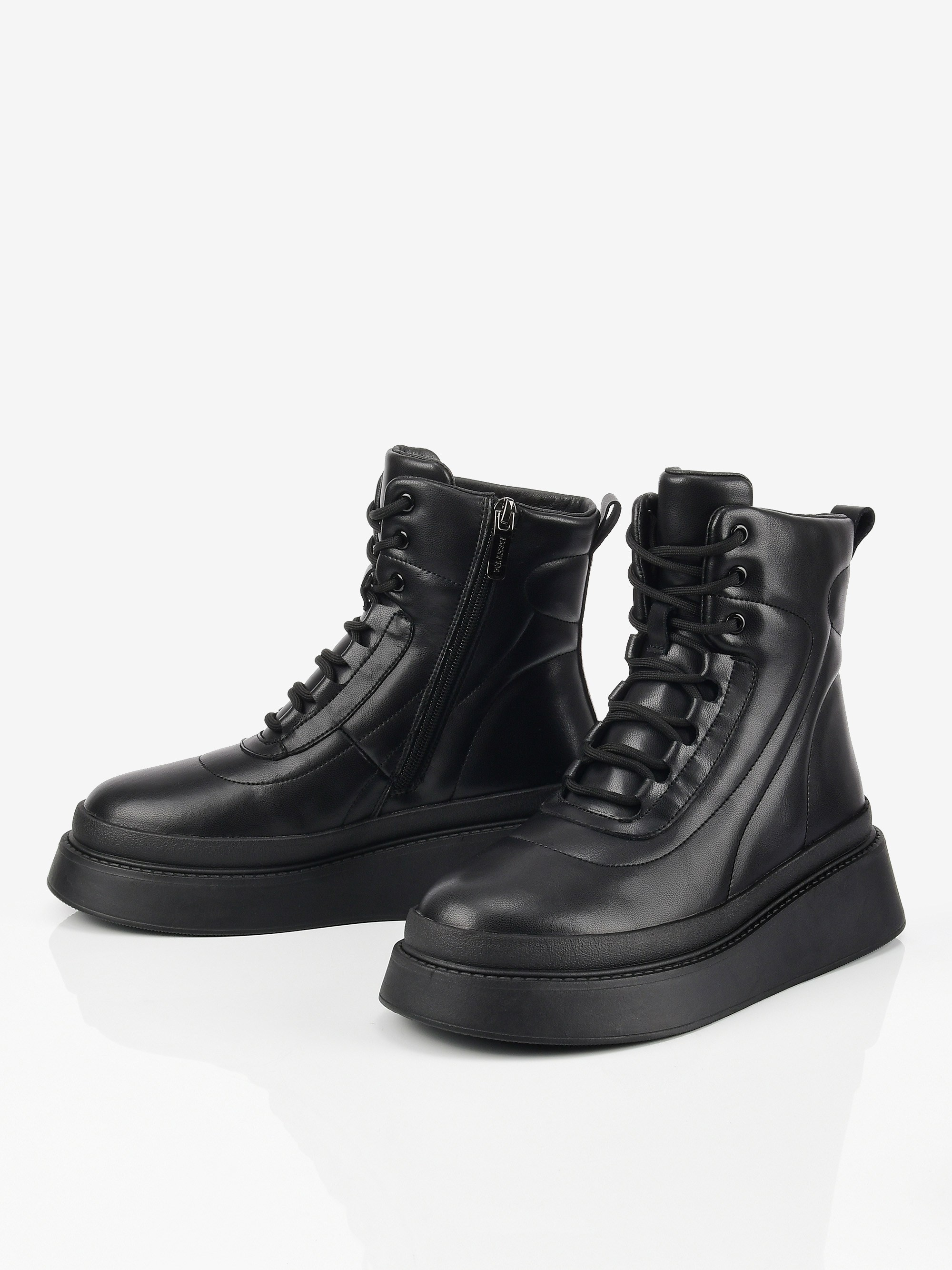 Профессиональная предметная съемка обуви в вашем магазине. Оборудование и свет предметного фотографа Ольги Гурьяновой.