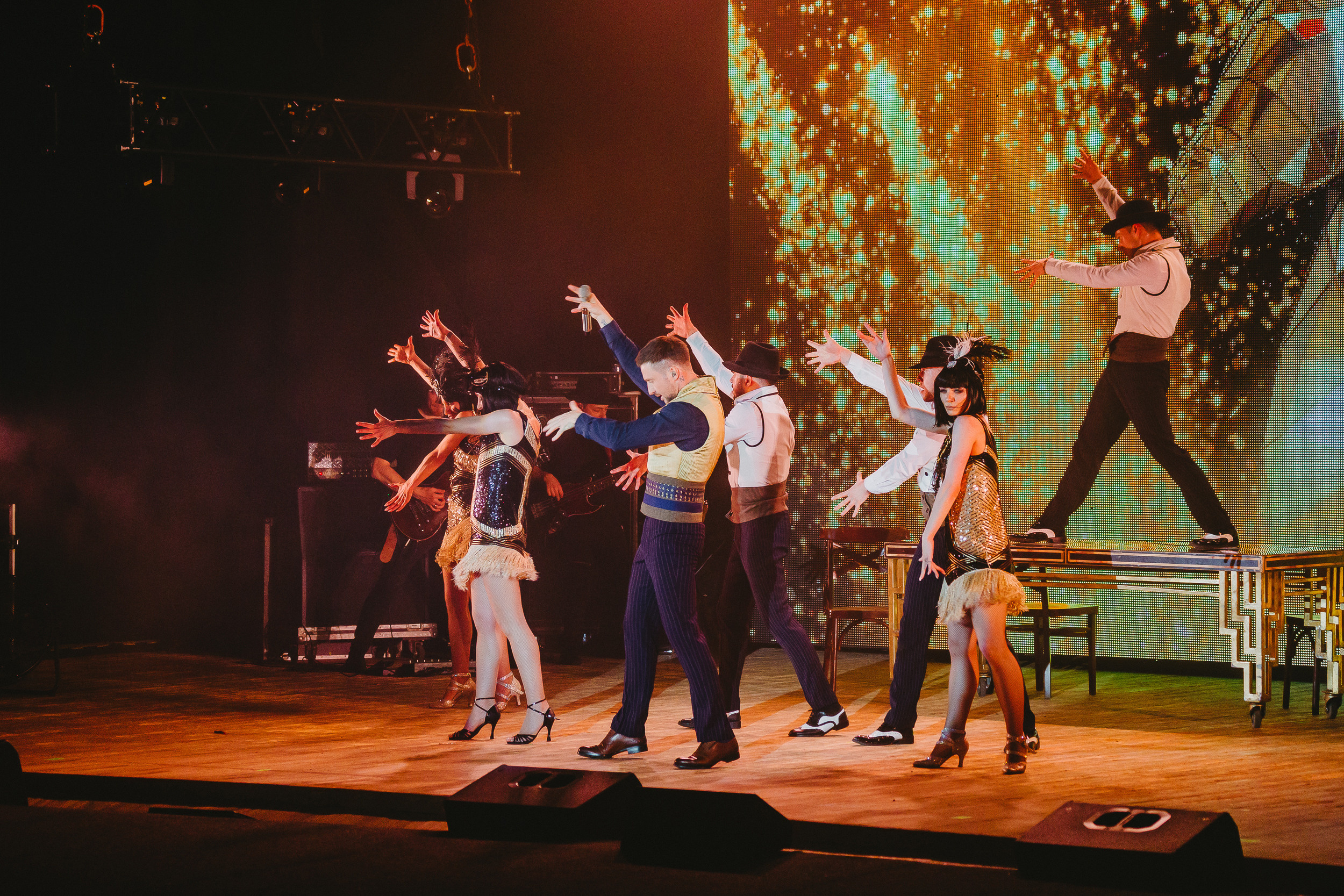 Лазарев. Фото и видео контент за одну съемку — Веретенников Егор