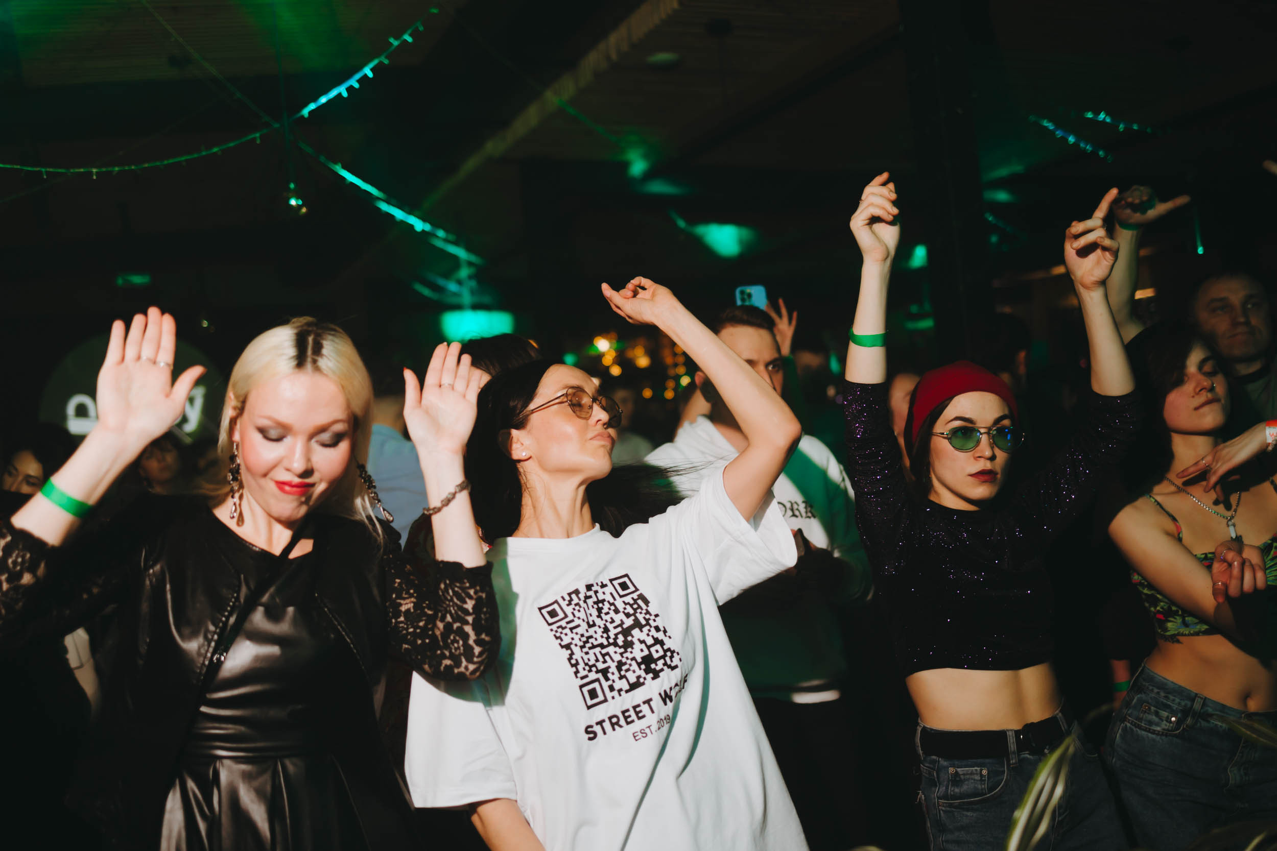 MANTRA: Acrobat. Фото и видео контент за одну съемку — Веретенников Егор