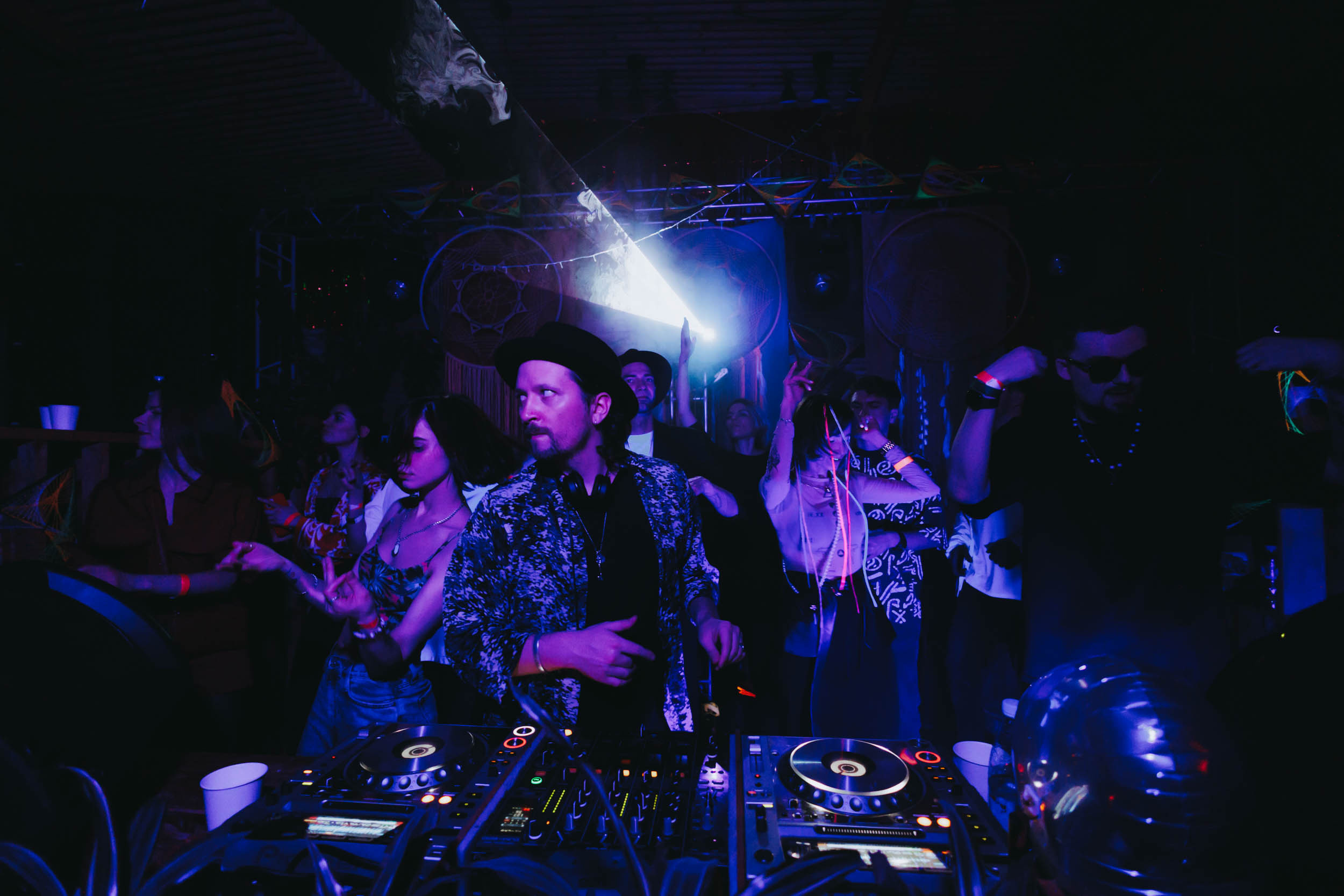 MANTRA: Acrobat. Фото и видео контент за одну съемку — Веретенников Егор