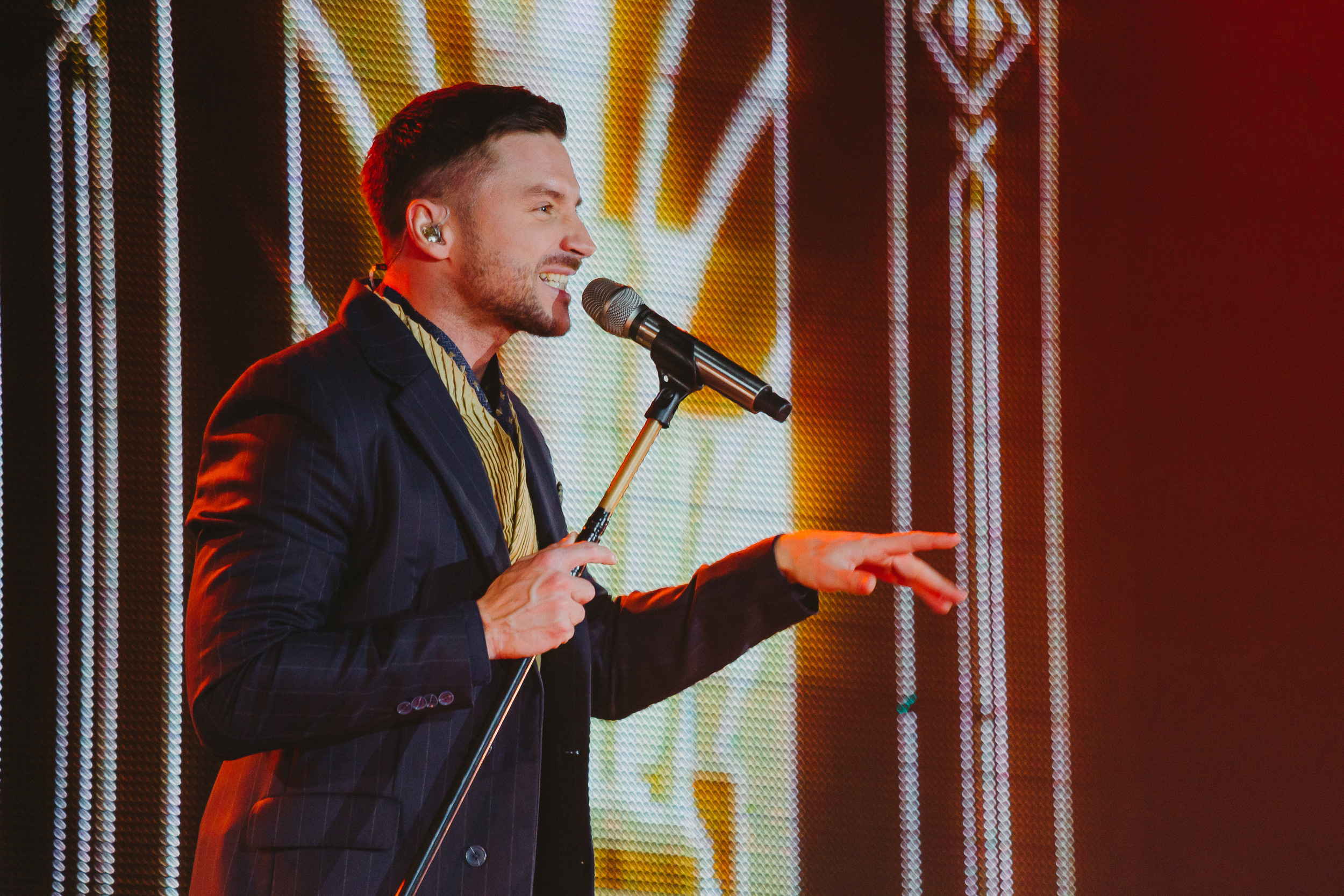 Лазарев. Фото и видео контент за одну съемку — Веретенников Егор