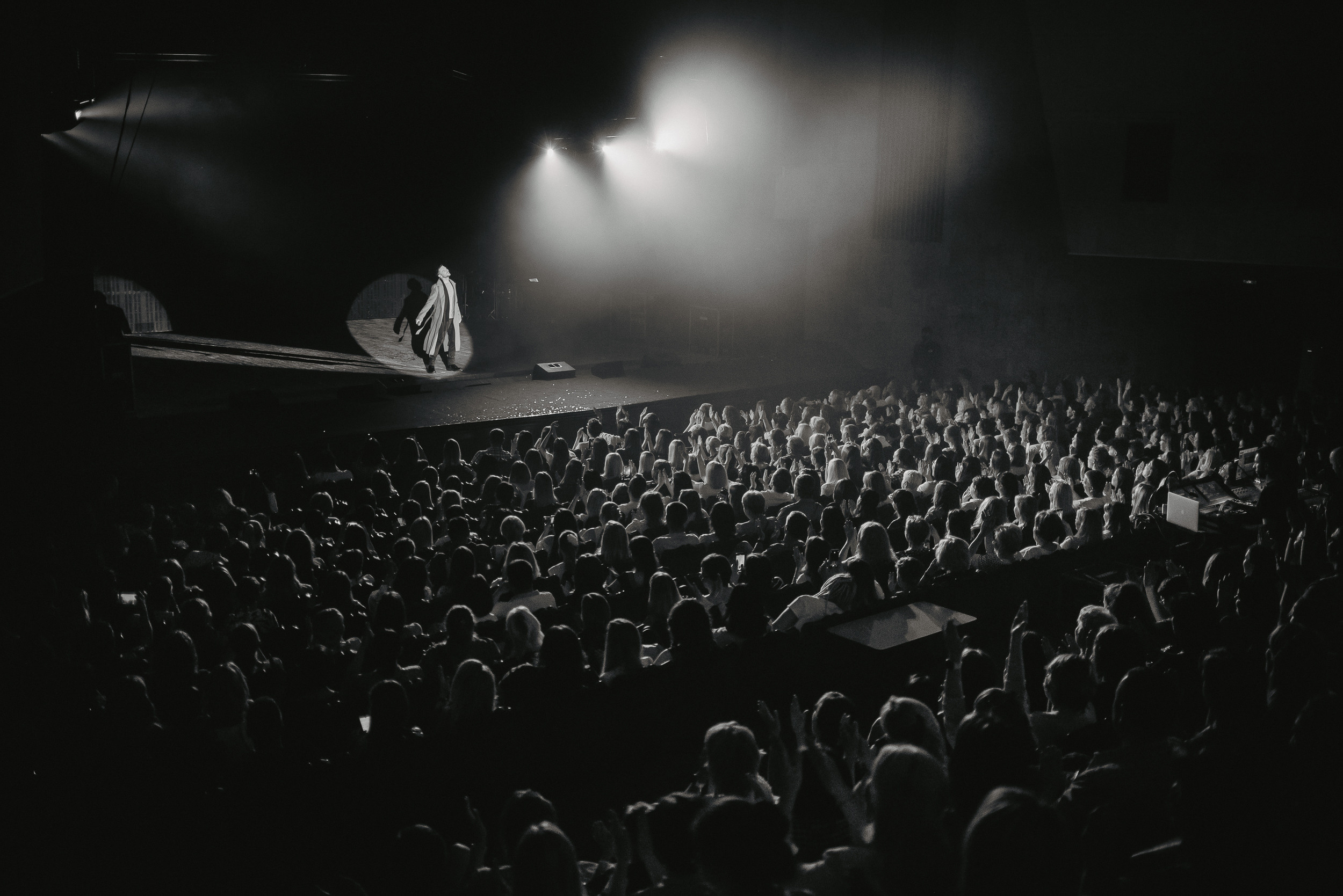 Лазарев. Фото и видео контент за одну съемку — Веретенников Егор
