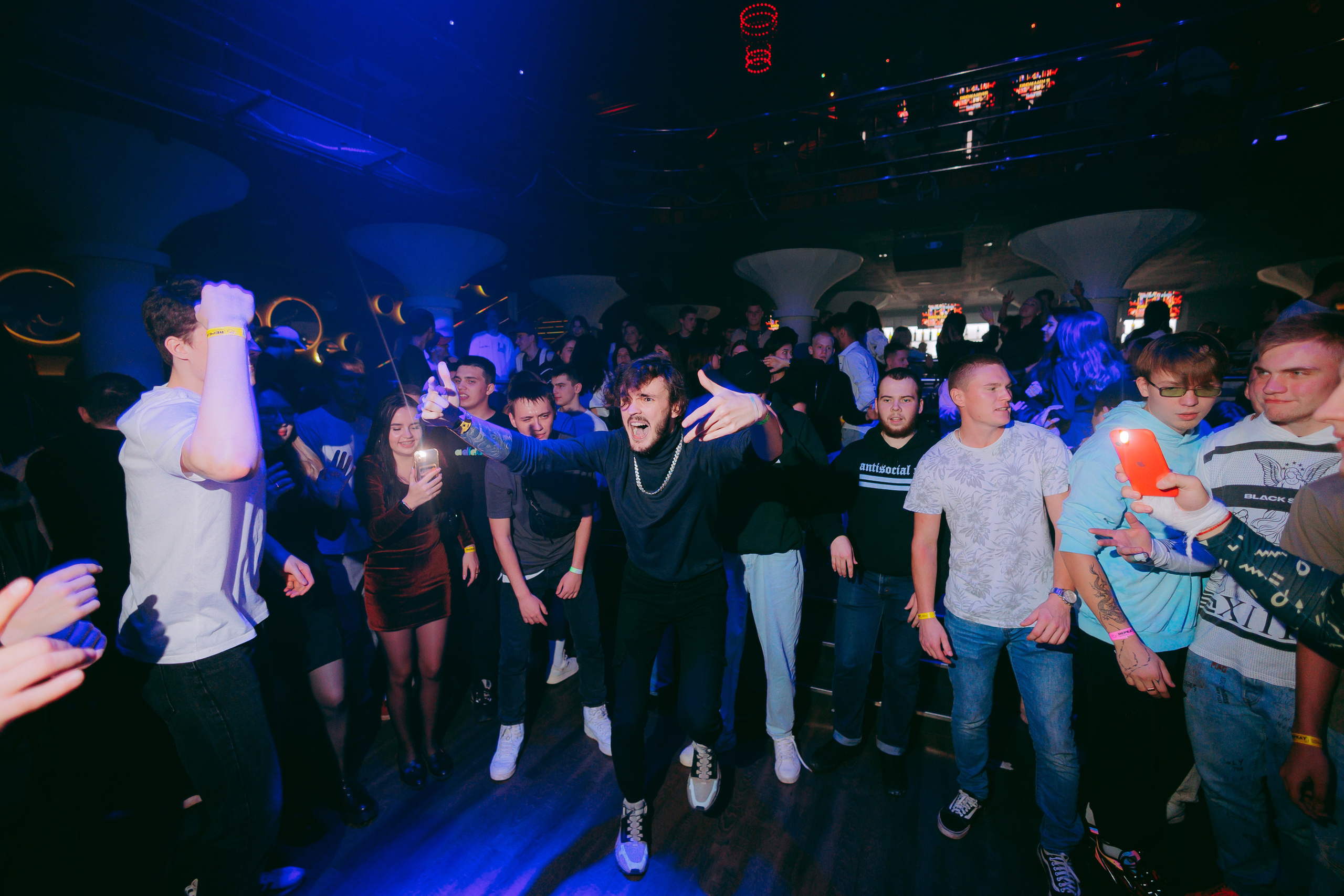 Repeat: 3 years. Фото и видео контент за одну съемку — Веретенников Егор