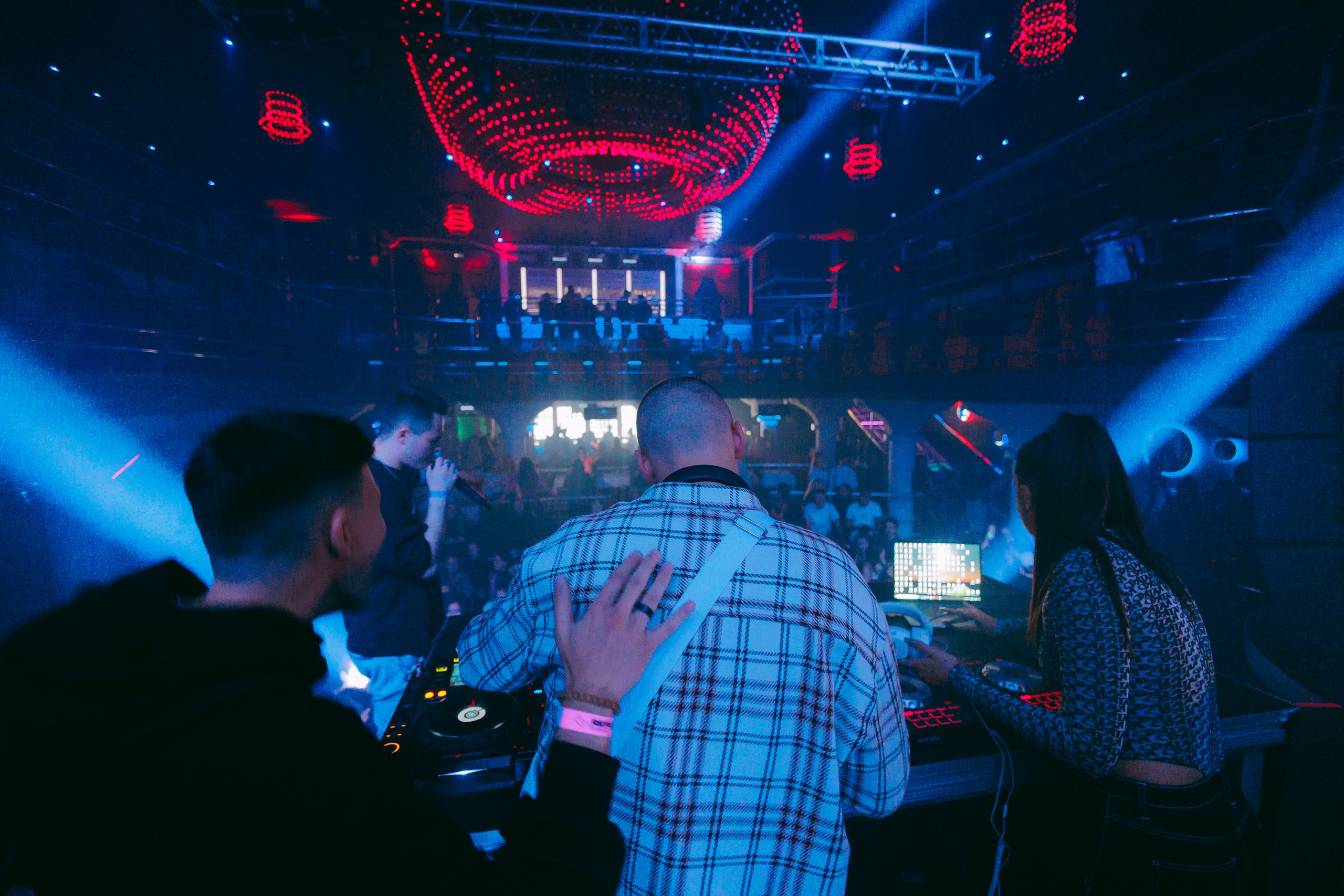 Repeat: 3 years. Фото и видео контент за одну съемку — Веретенников Егор