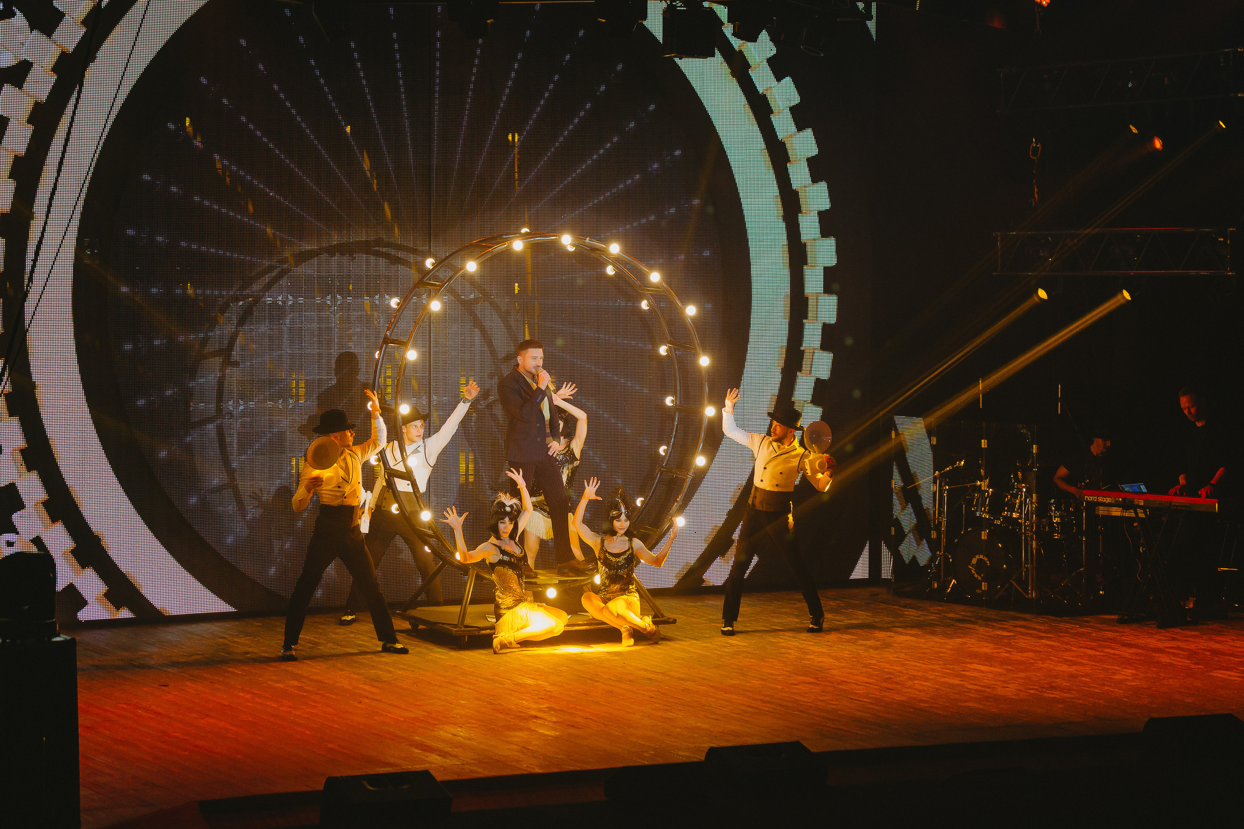 Лазарев. Фото и видео контент за одну съемку — Веретенников Егор