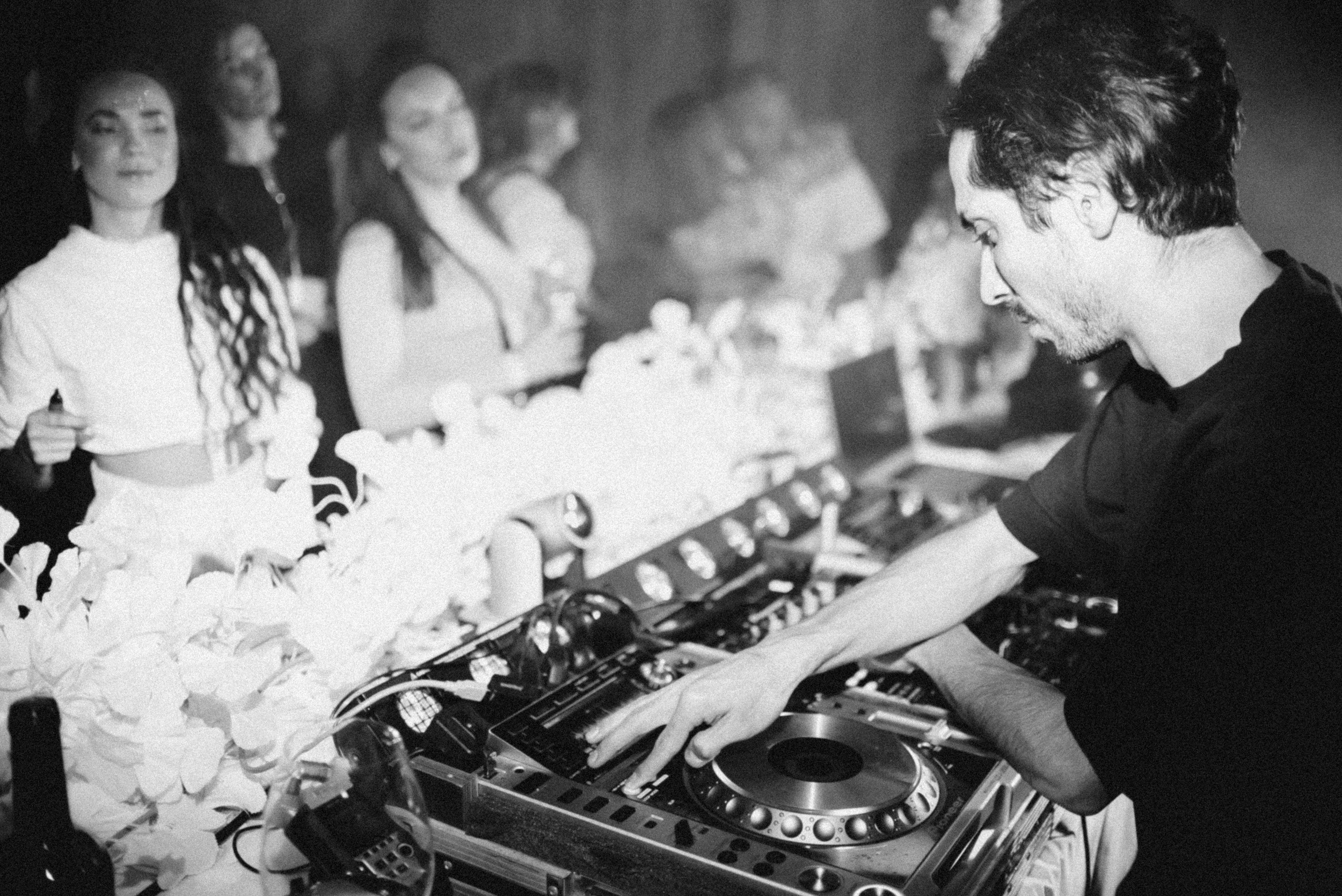 White MANTRA. Фото и видео контент за одну съемку — Веретенников Егор