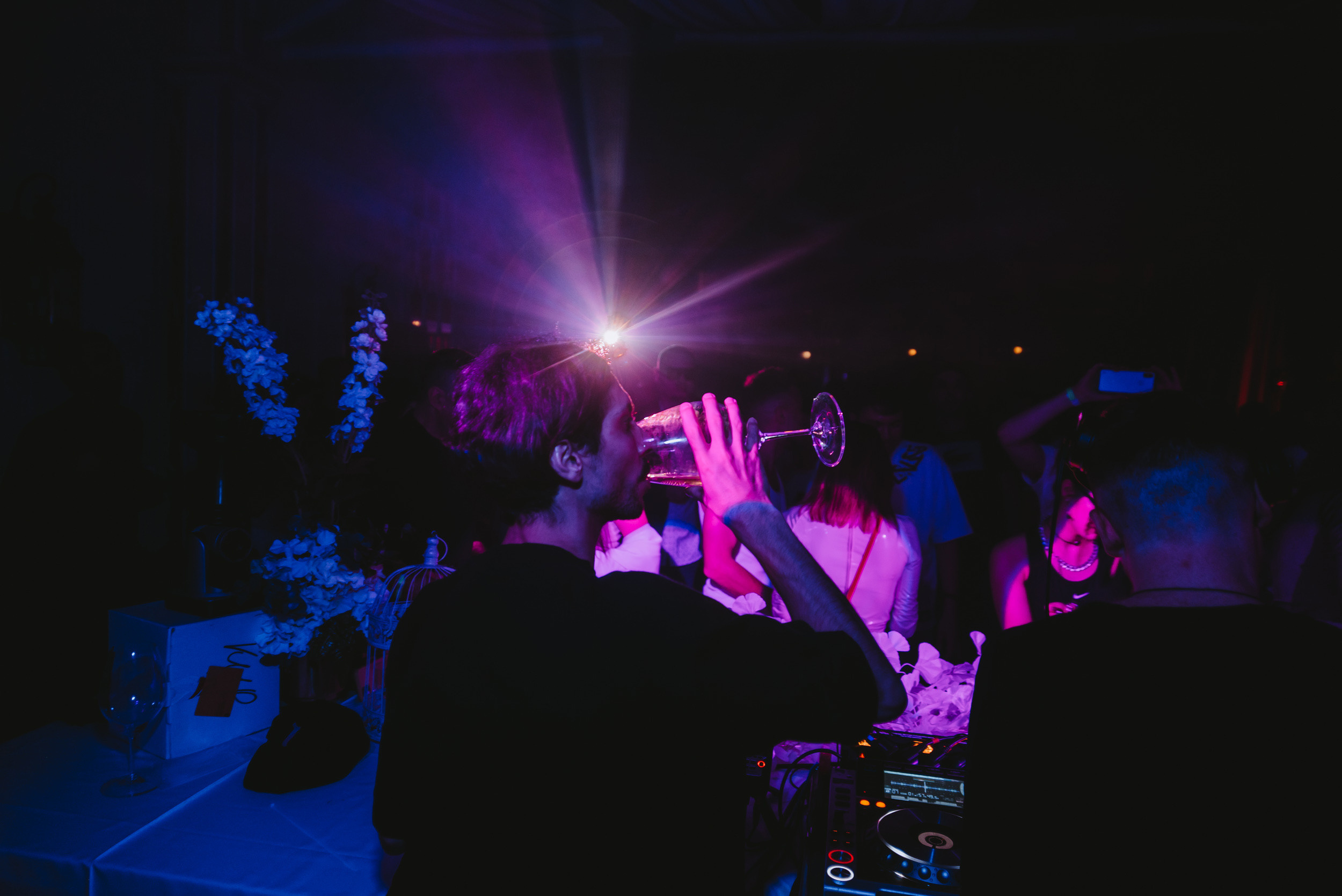 White MANTRA. Фото и видео контент за одну съемку — Веретенников Егор