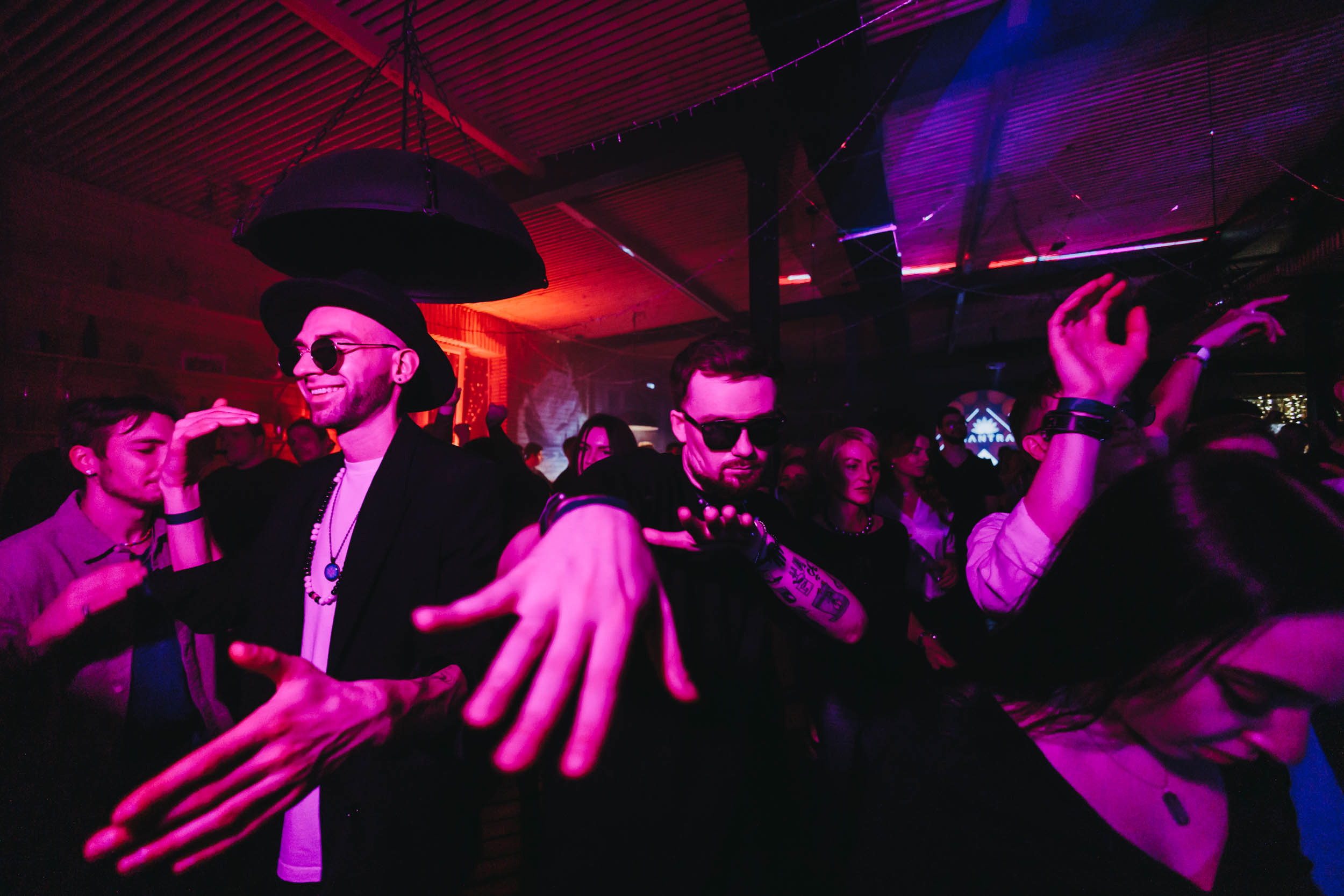 MANTRA: Acrobat. Фото и видео контент за одну съемку — Веретенников Егор