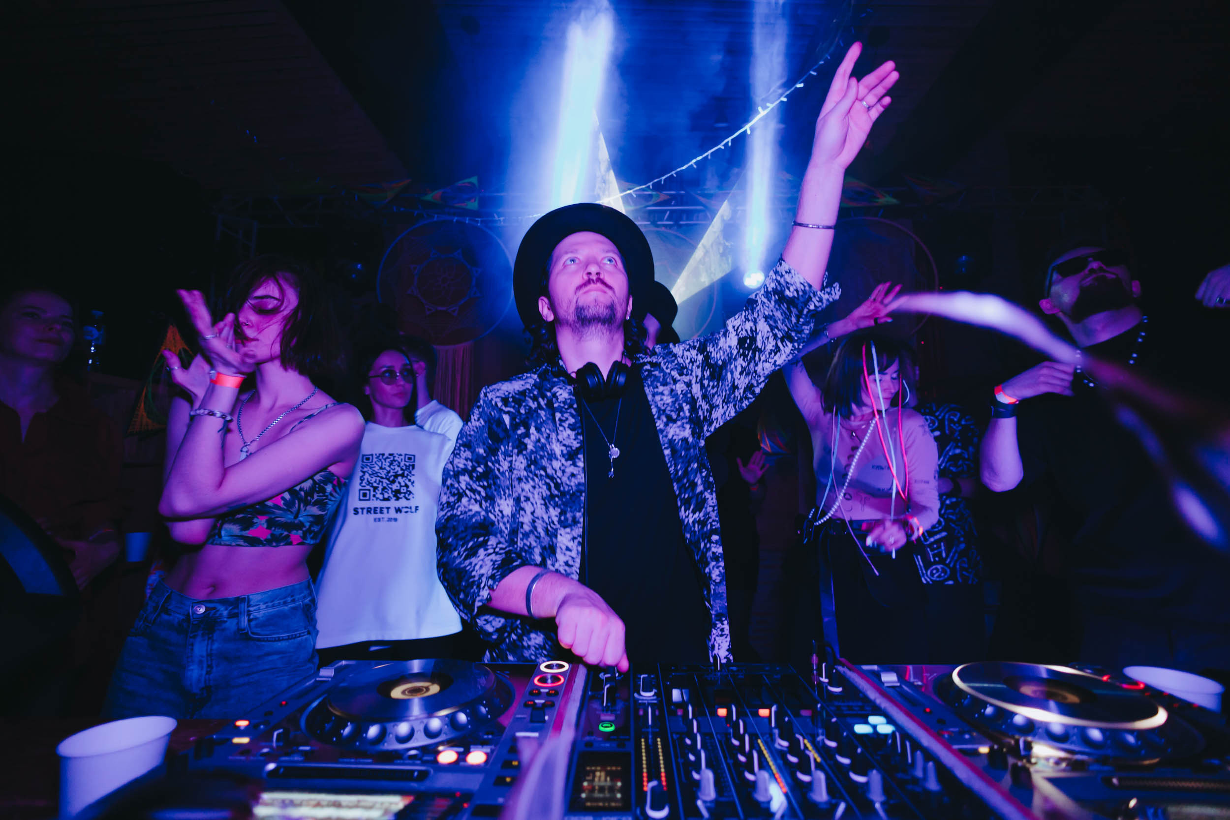 MANTRA: Acrobat. Фото и видео контент за одну съемку — Веретенников Егор