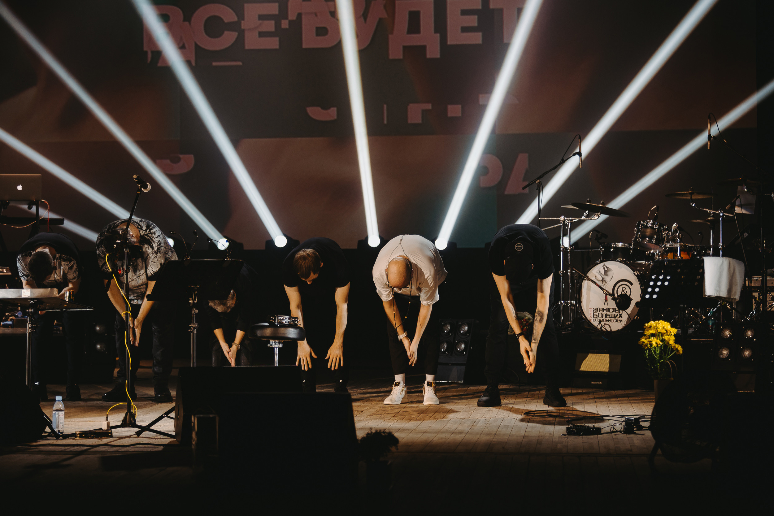 Сурганова и оркестр. Фото и видео контент за одну съемку — Веретенников Егор