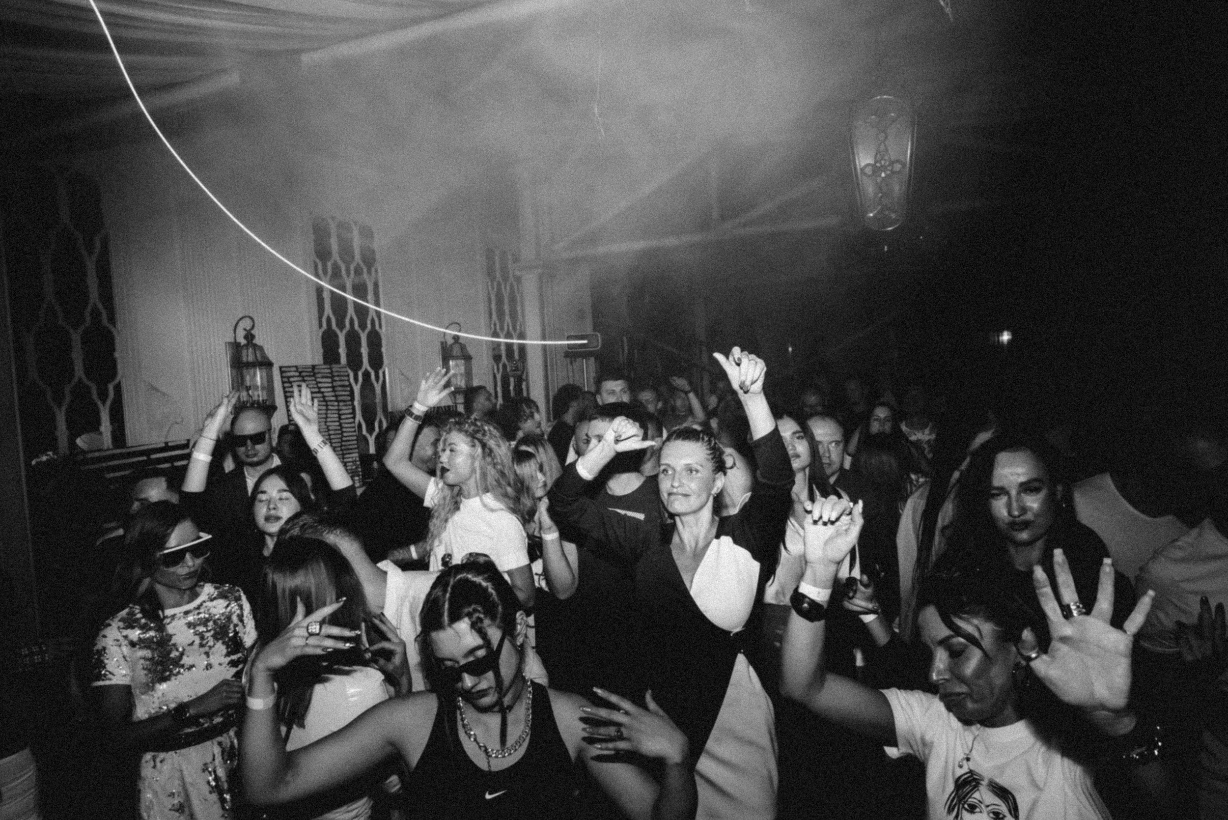 White MANTRA. Фото и видео контент за одну съемку — Веретенников Егор