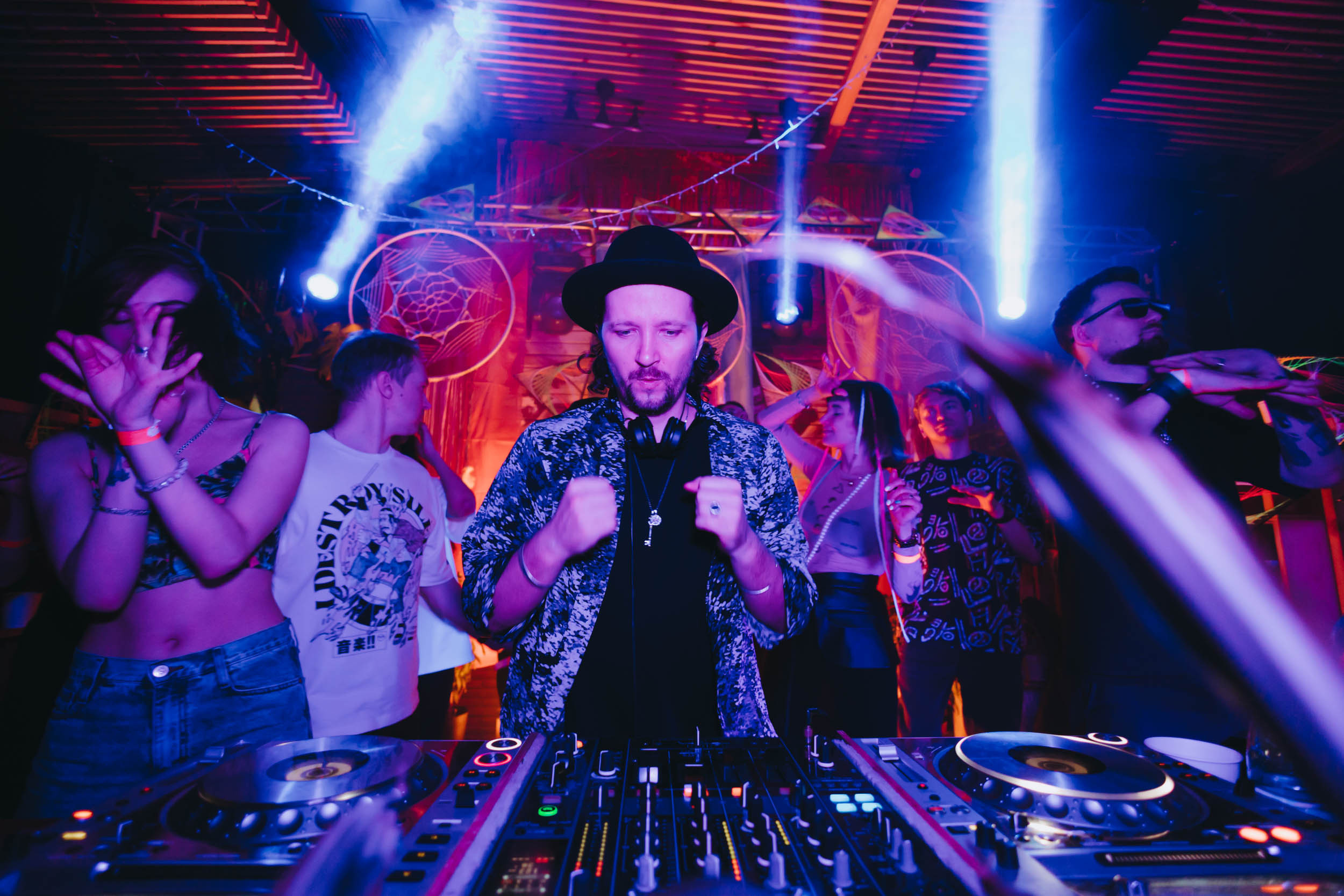 MANTRA: Acrobat. Фото и видео контент за одну съемку — Веретенников Егор