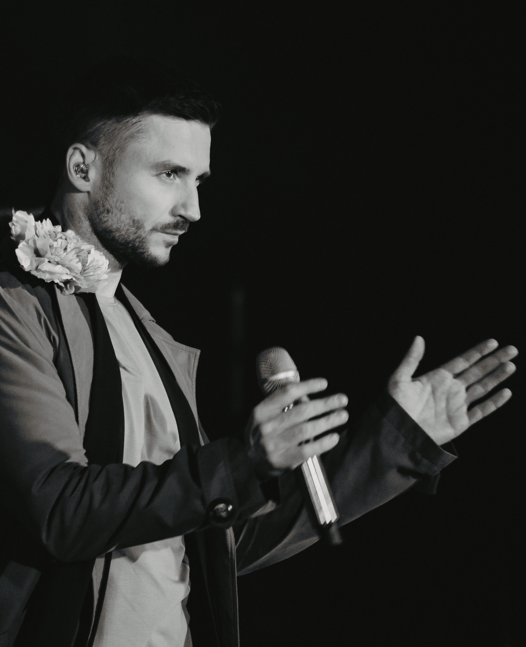 Лазарев. Фото и видео контент за одну съемку — Веретенников Егор