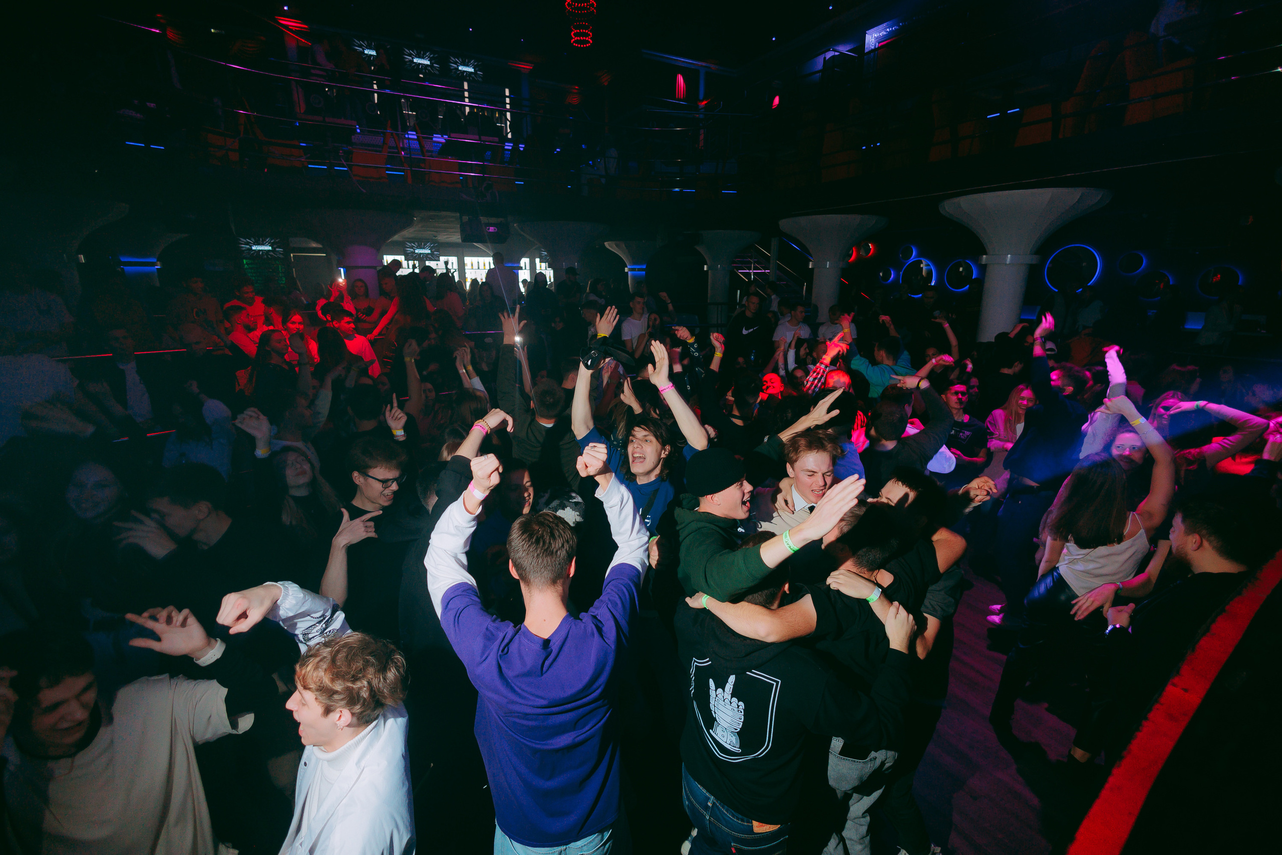 Repeat: 3 years. Фото и видео контент за одну съемку — Веретенников Егор