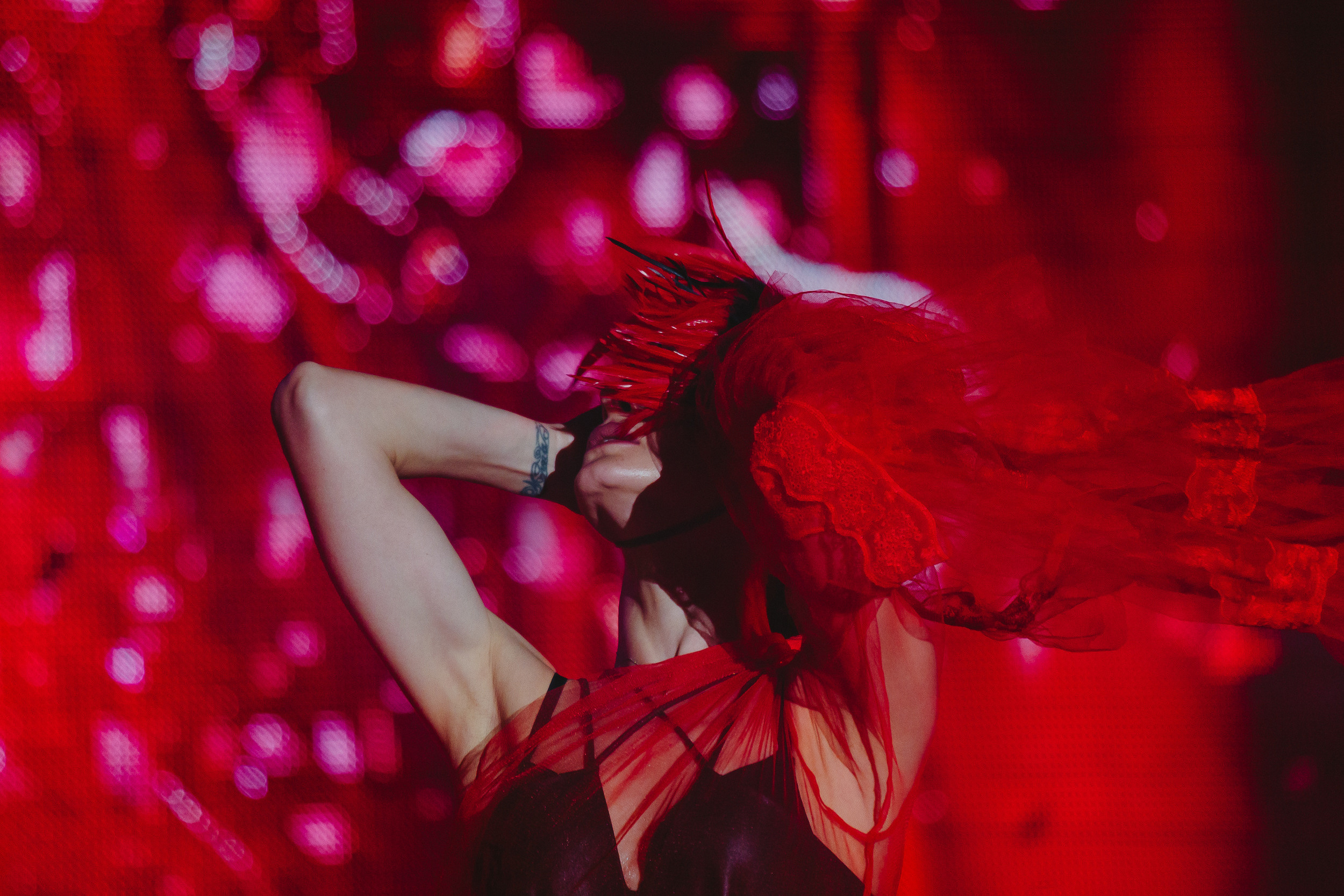 Лазарев. Фото и видео контент за одну съемку — Веретенников Егор