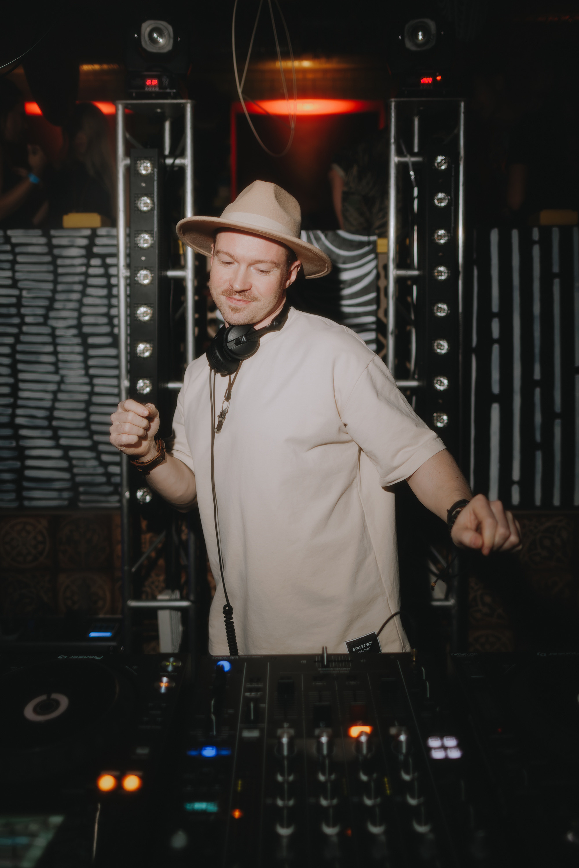 MANTRA: Betelgeize. Фото и видео контент за одну съемку — Веретенников Егор