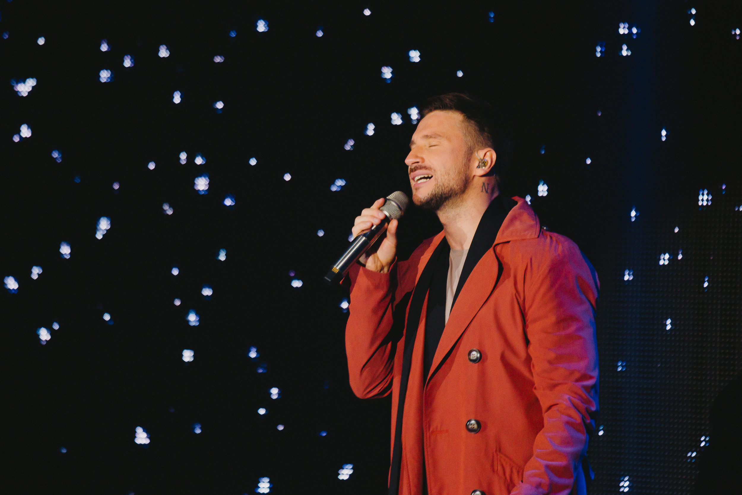 Лазарев. Фото и видео контент за одну съемку — Веретенников Егор