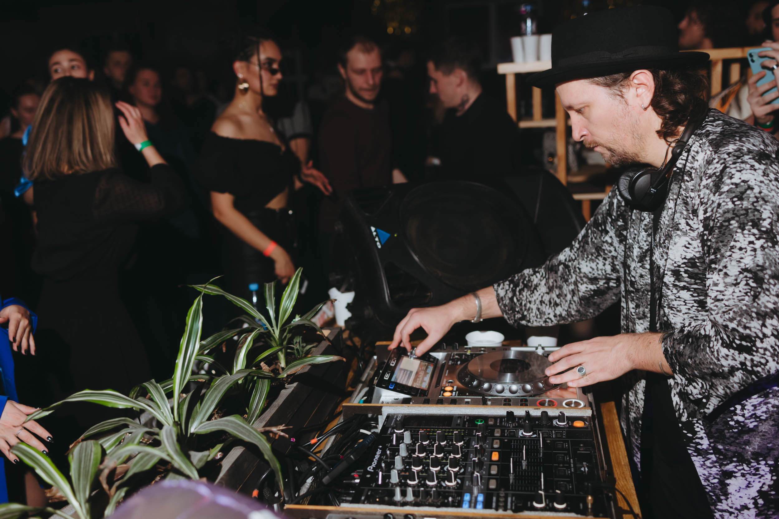 MANTRA: Acrobat. Фото и видео контент за одну съемку — Веретенников Егор