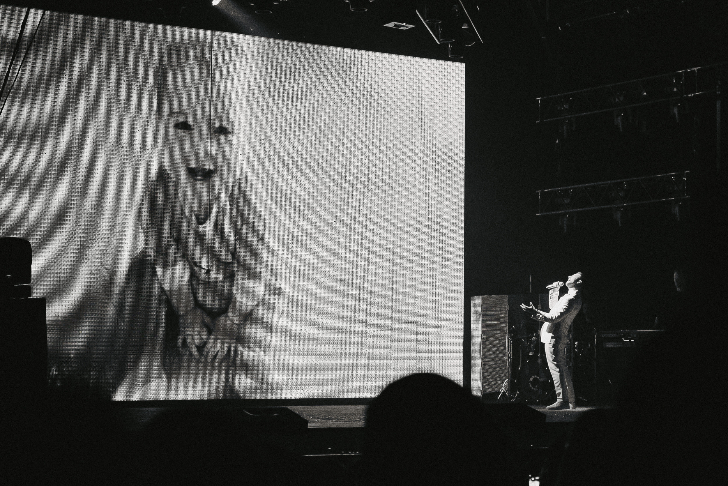 Лазарев. Фото и видео контент за одну съемку — Веретенников Егор