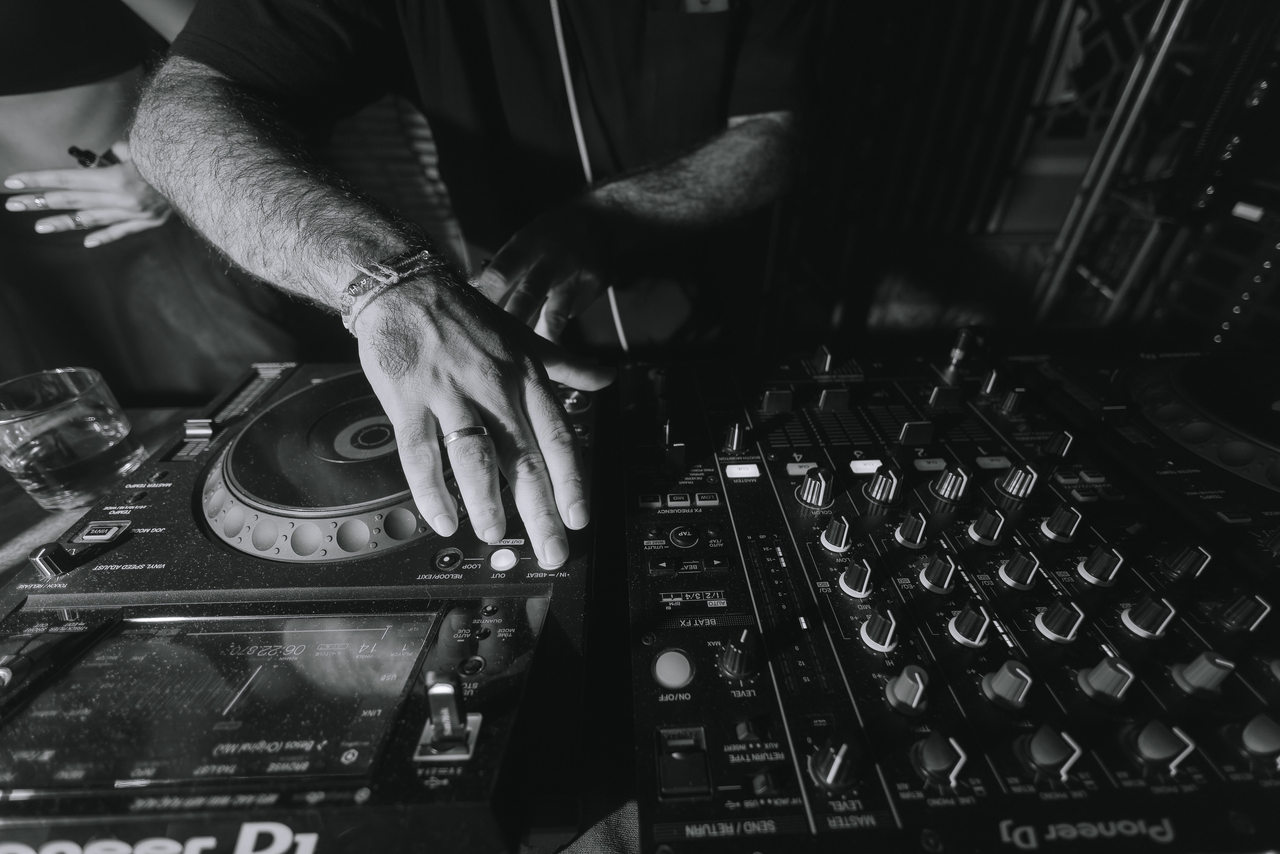 MANTRA: Betelgeize. Фото и видео контент за одну съемку — Веретенников Егор