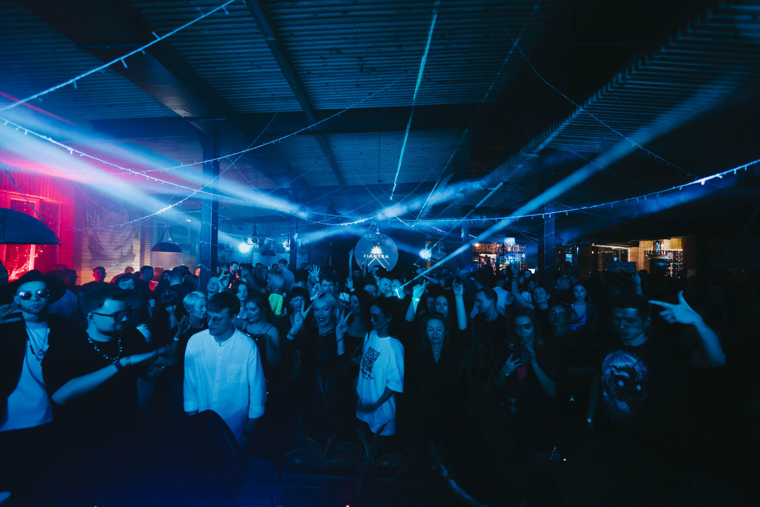 MANTRA: Acrobat. Фото и видео контент за одну съемку — Веретенников Егор