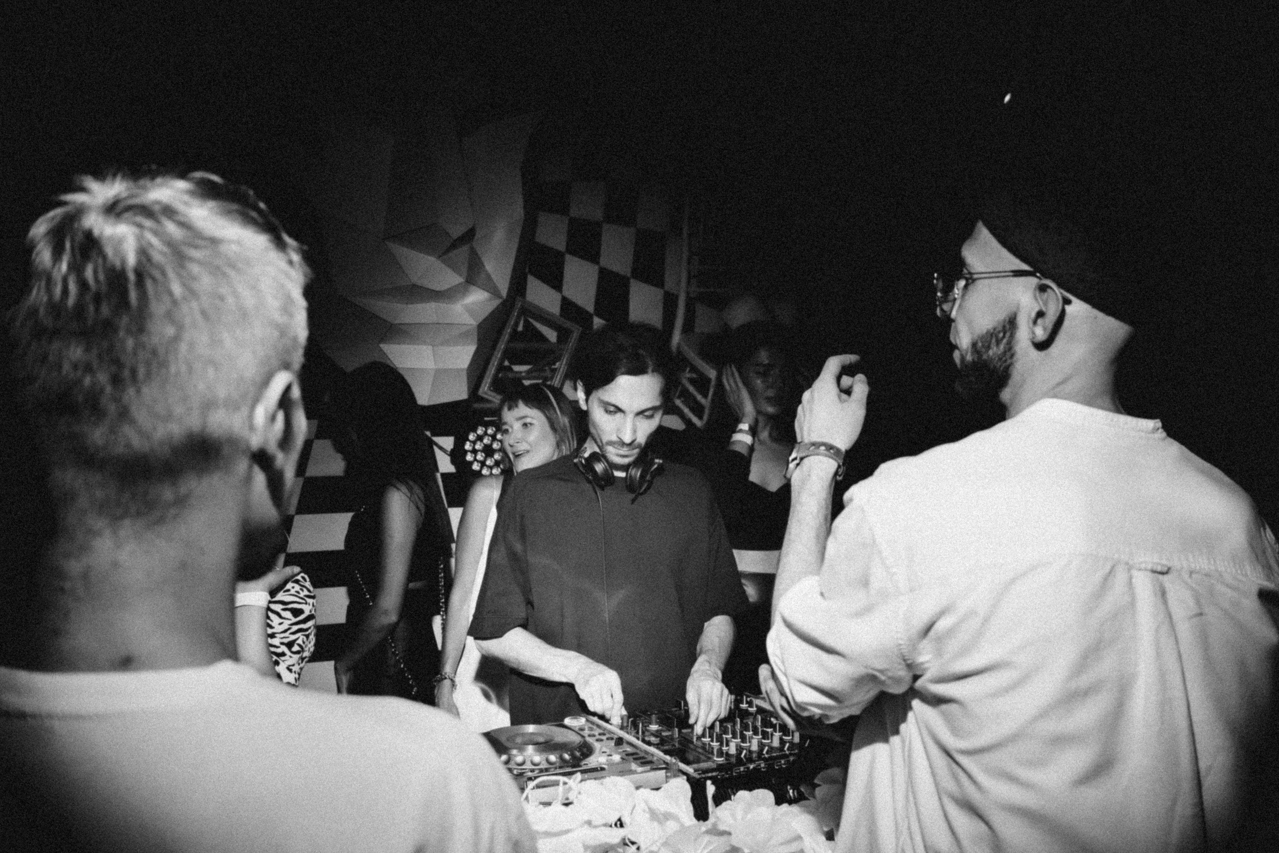 White MANTRA. Фото и видео контент за одну съемку — Веретенников Егор